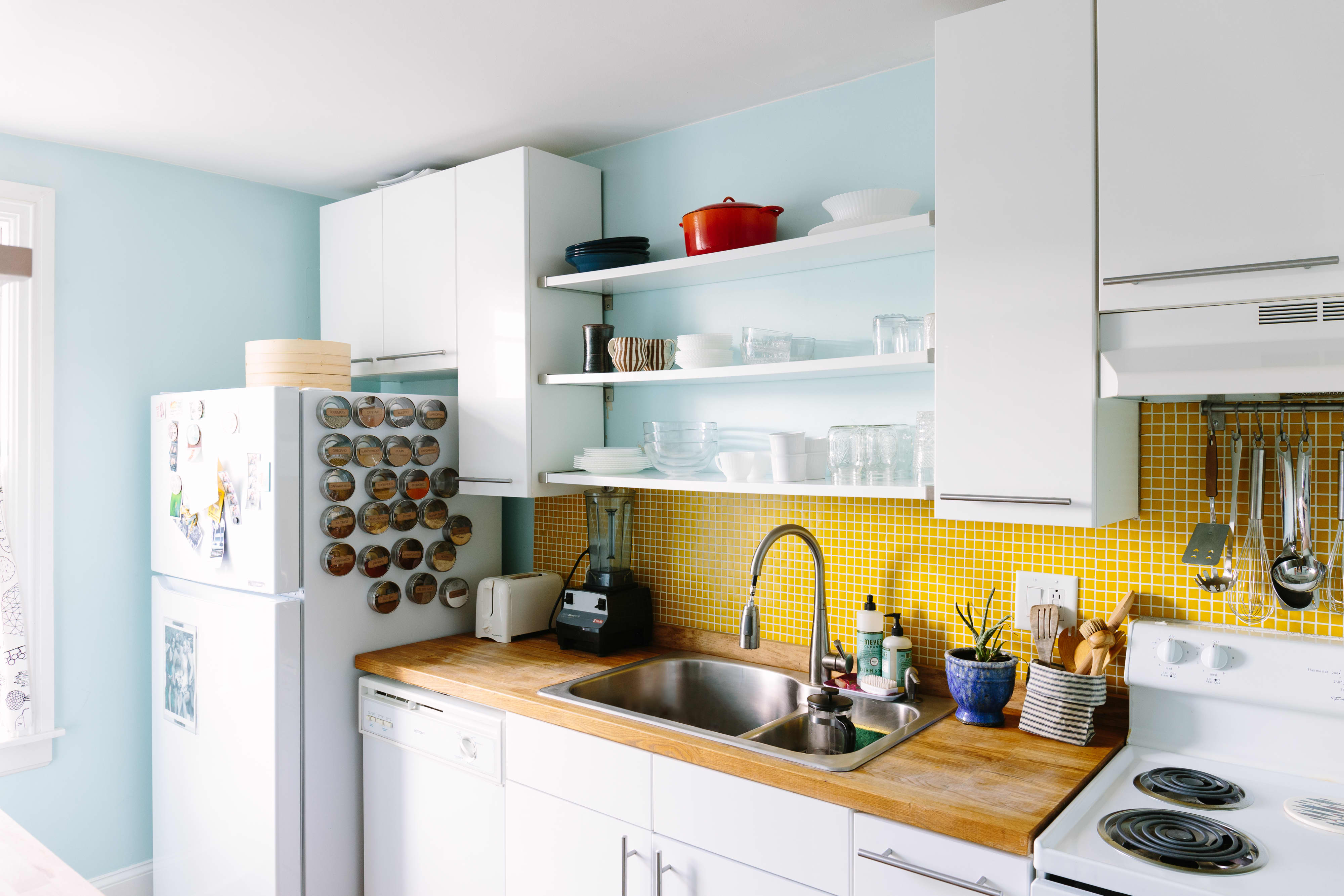 Things to Make Sure Airbnb Kitchen Has
