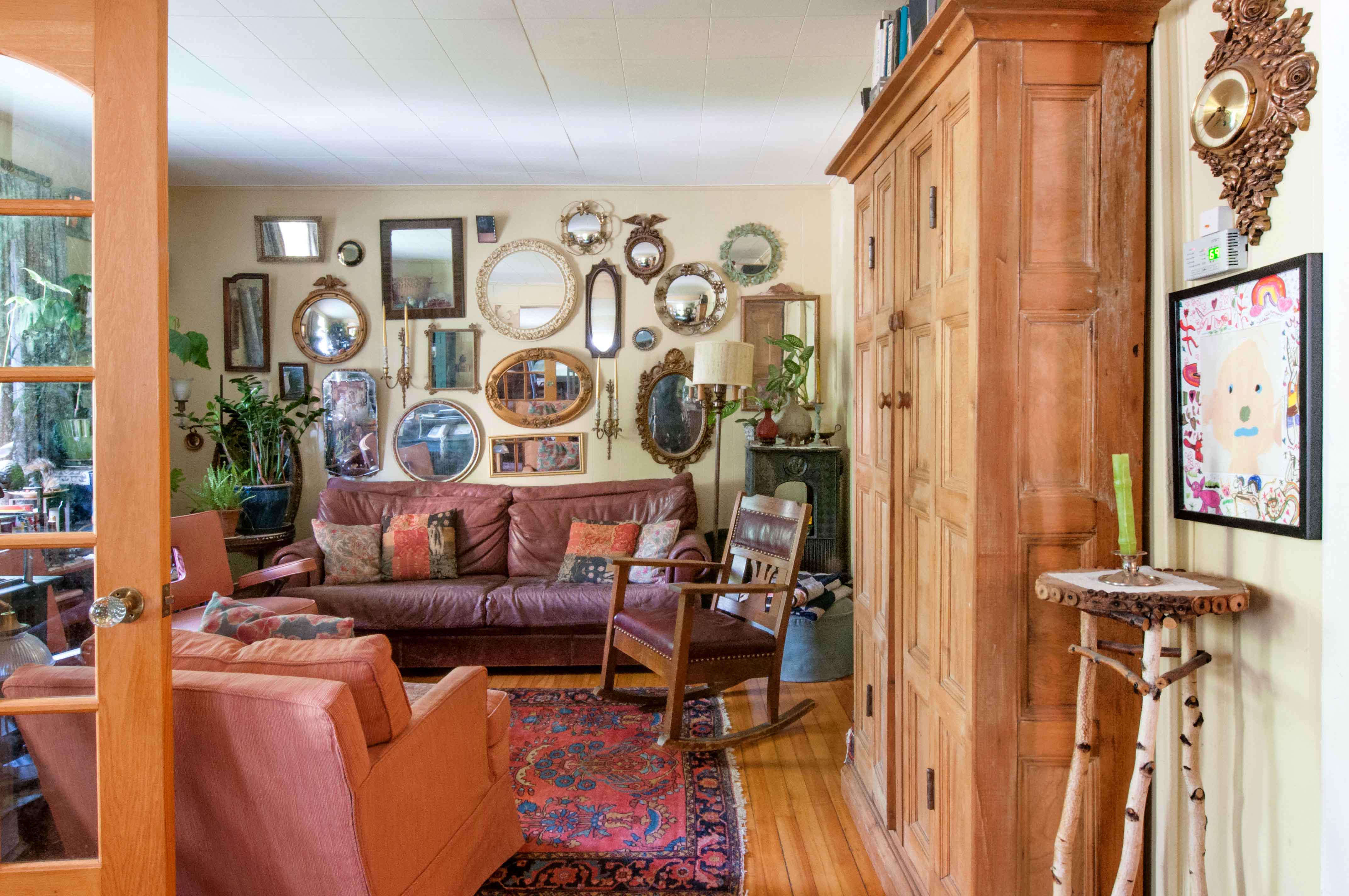 20 Vintage Apartment Decor Ideas to Transform Your Space - Vintage Quirky Apartment Renovation