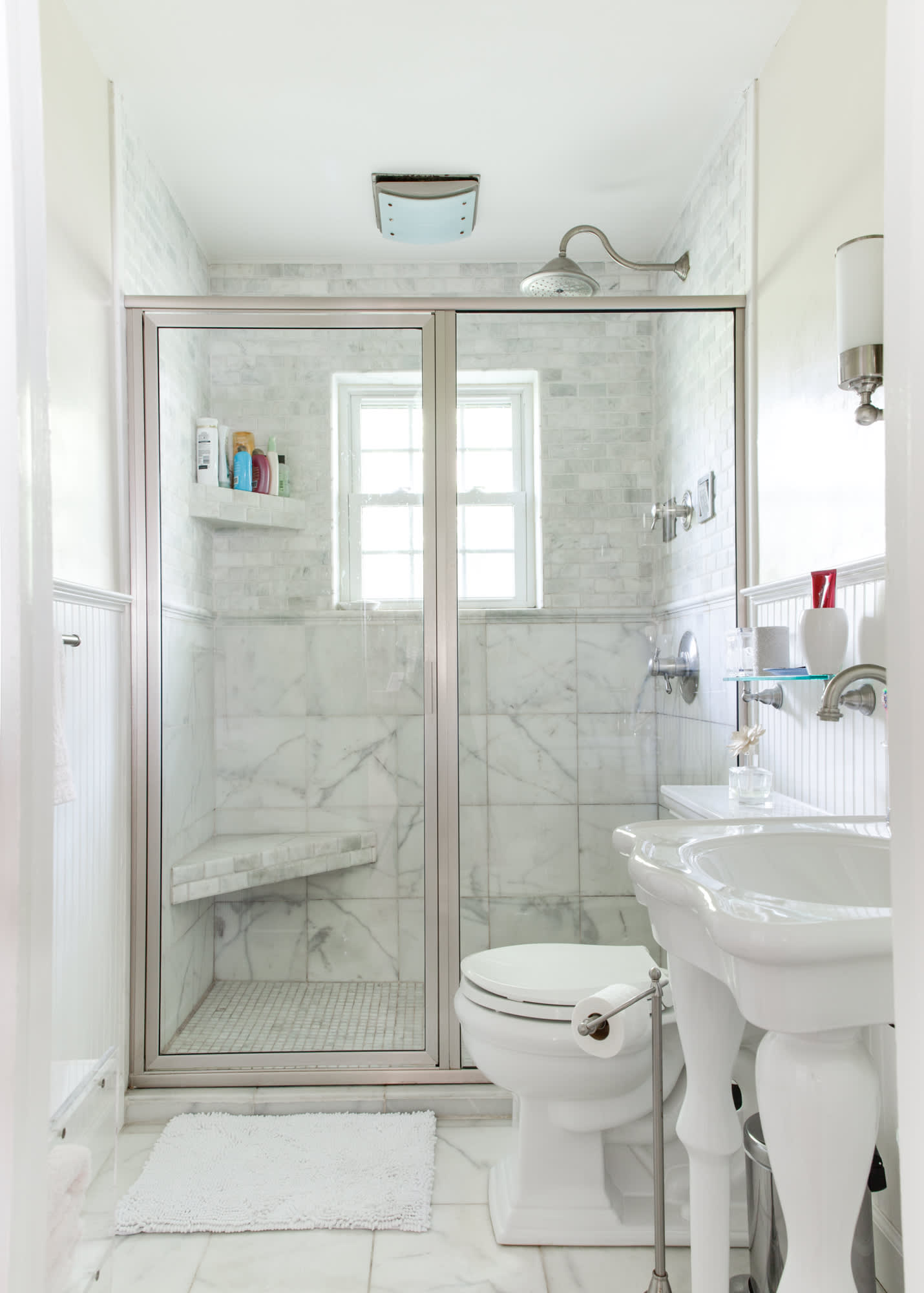 Matching Tile Floors and Walls in the Bathroom