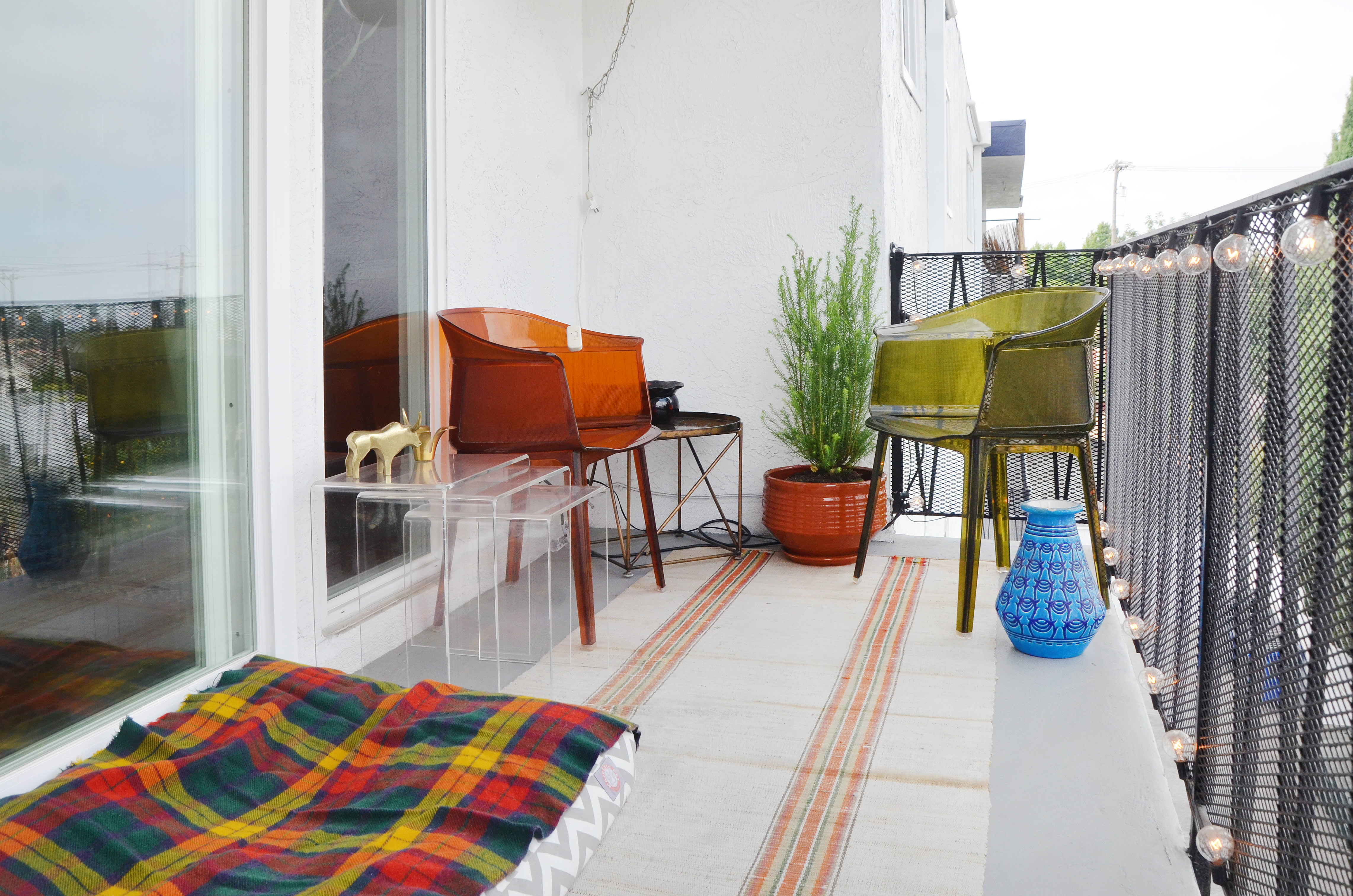 6 ways to decorate a balcony of any size