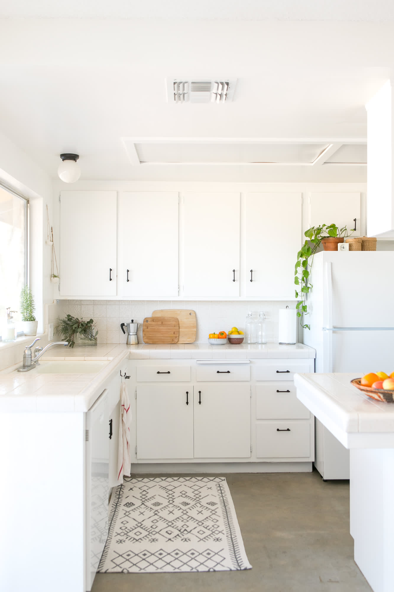 small kitchen ideas white cabinets
