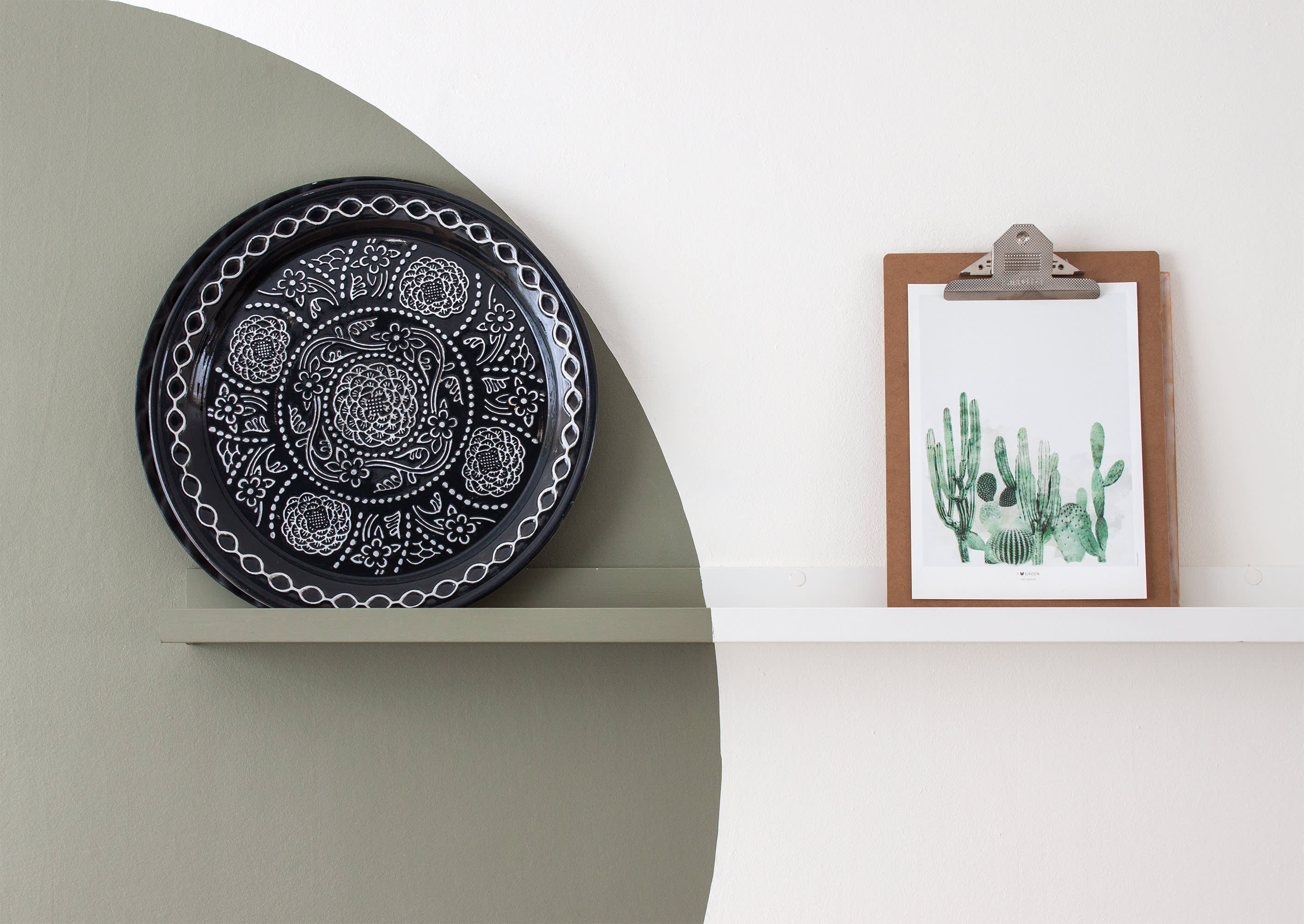 DIY painted circle shelf – almost makes perfect