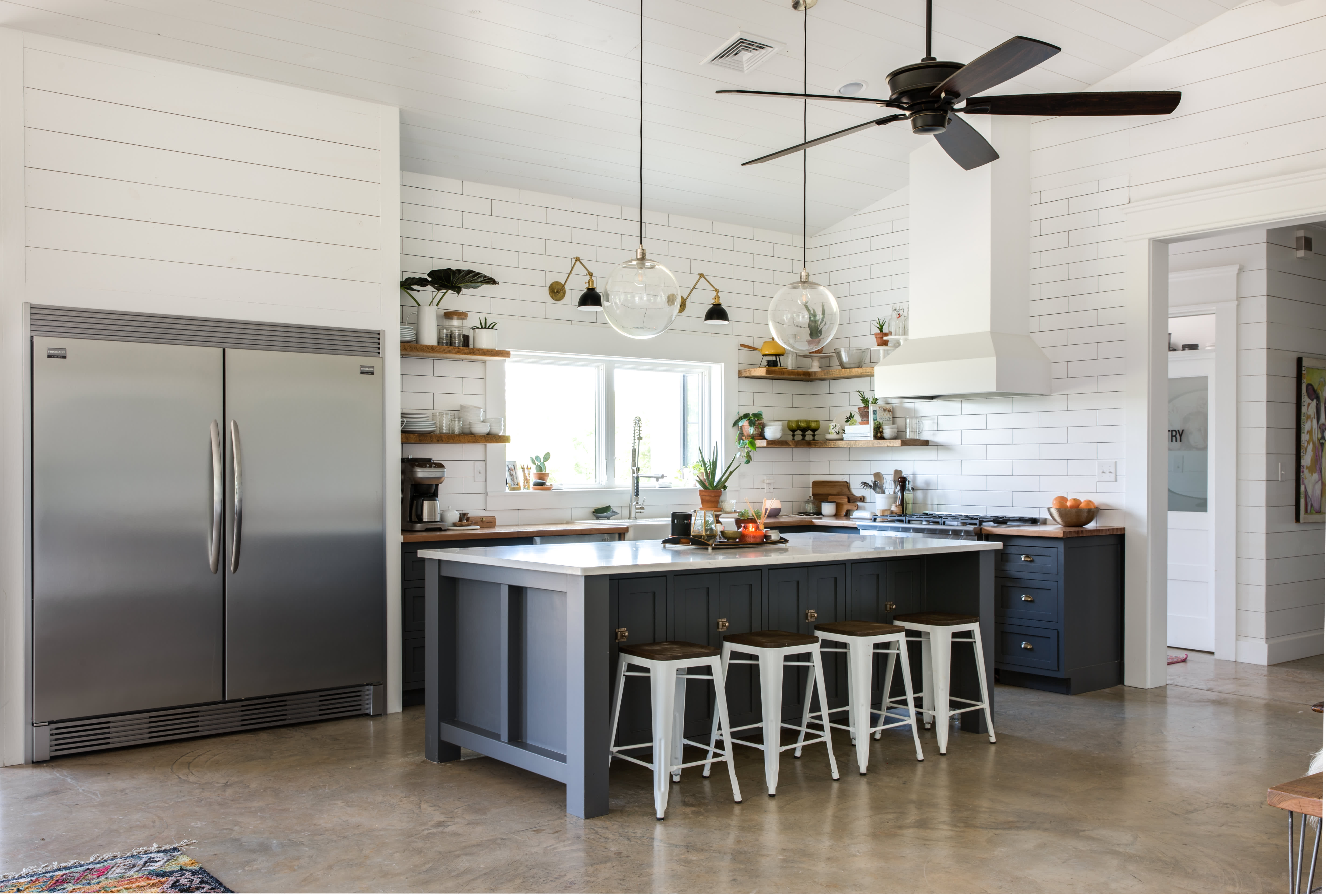 Featured image of post Transitional Kitchen Meaning - Transitional is a buzzword in design these days, and you&#039;ll find people talking about transitional kitchen.
