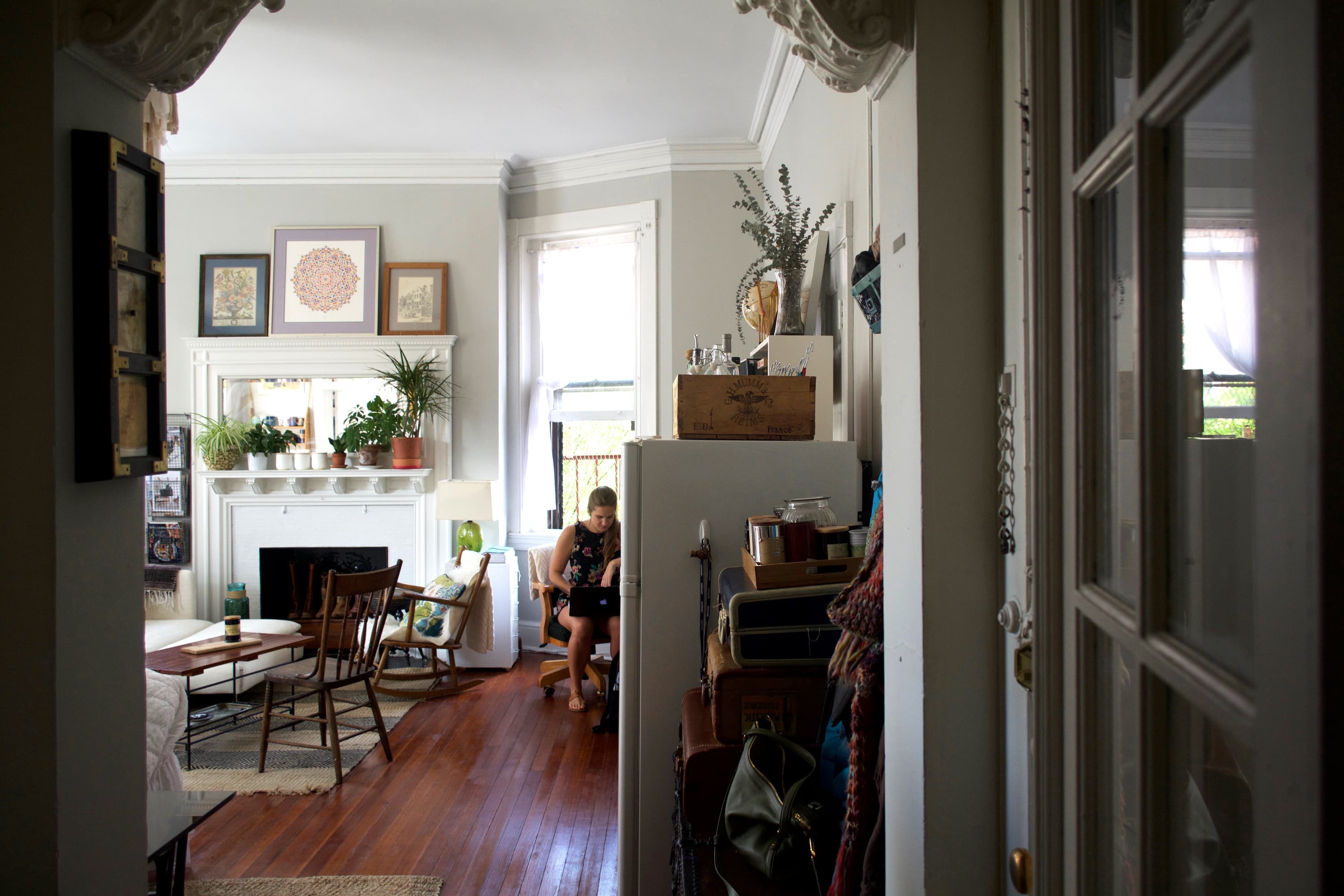 House Tour A Cheery 450 Square Foot Baltimore Studio Apartment