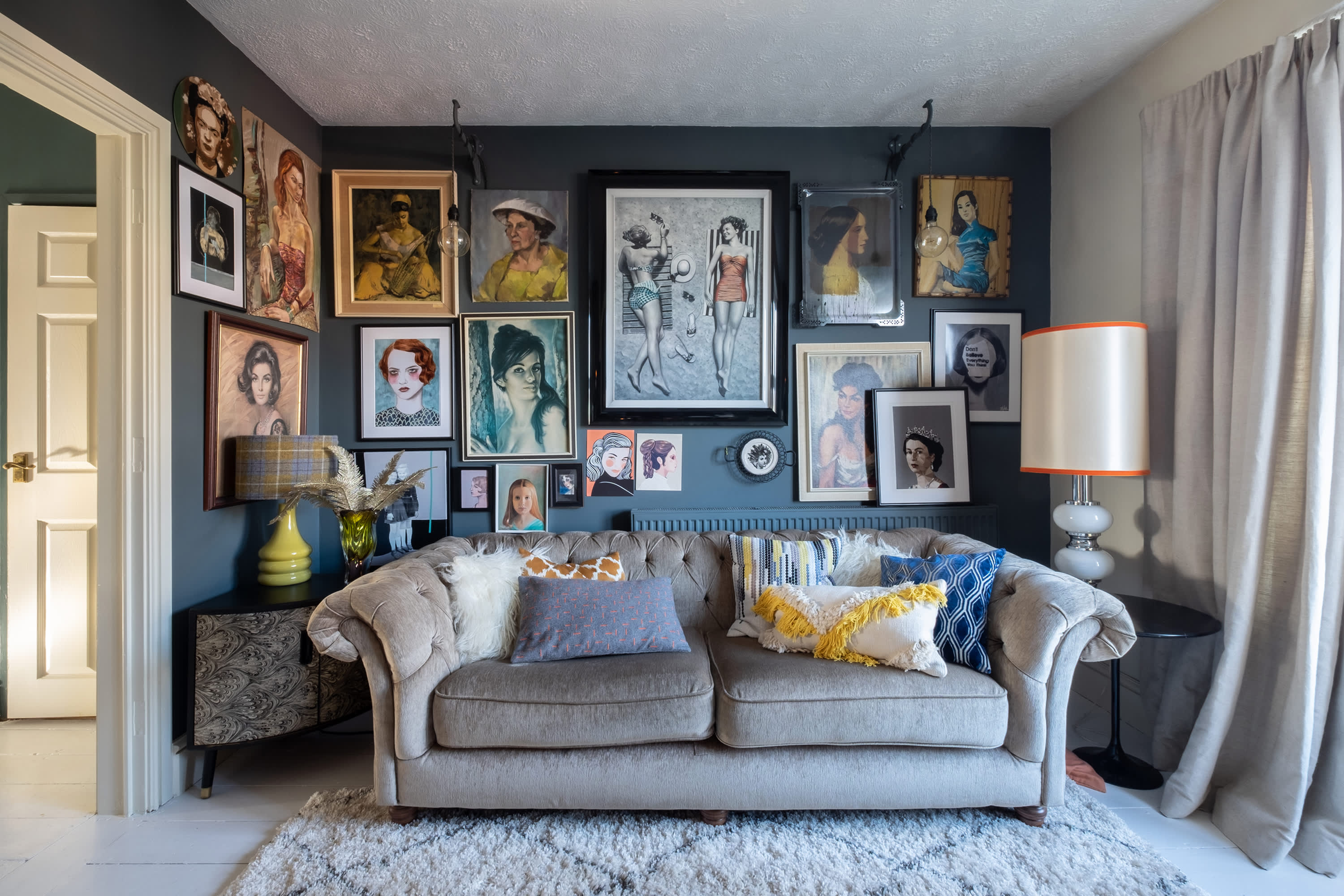 Gallery Wall Layout: How to Make a Living Room Gallery Wall - VIV