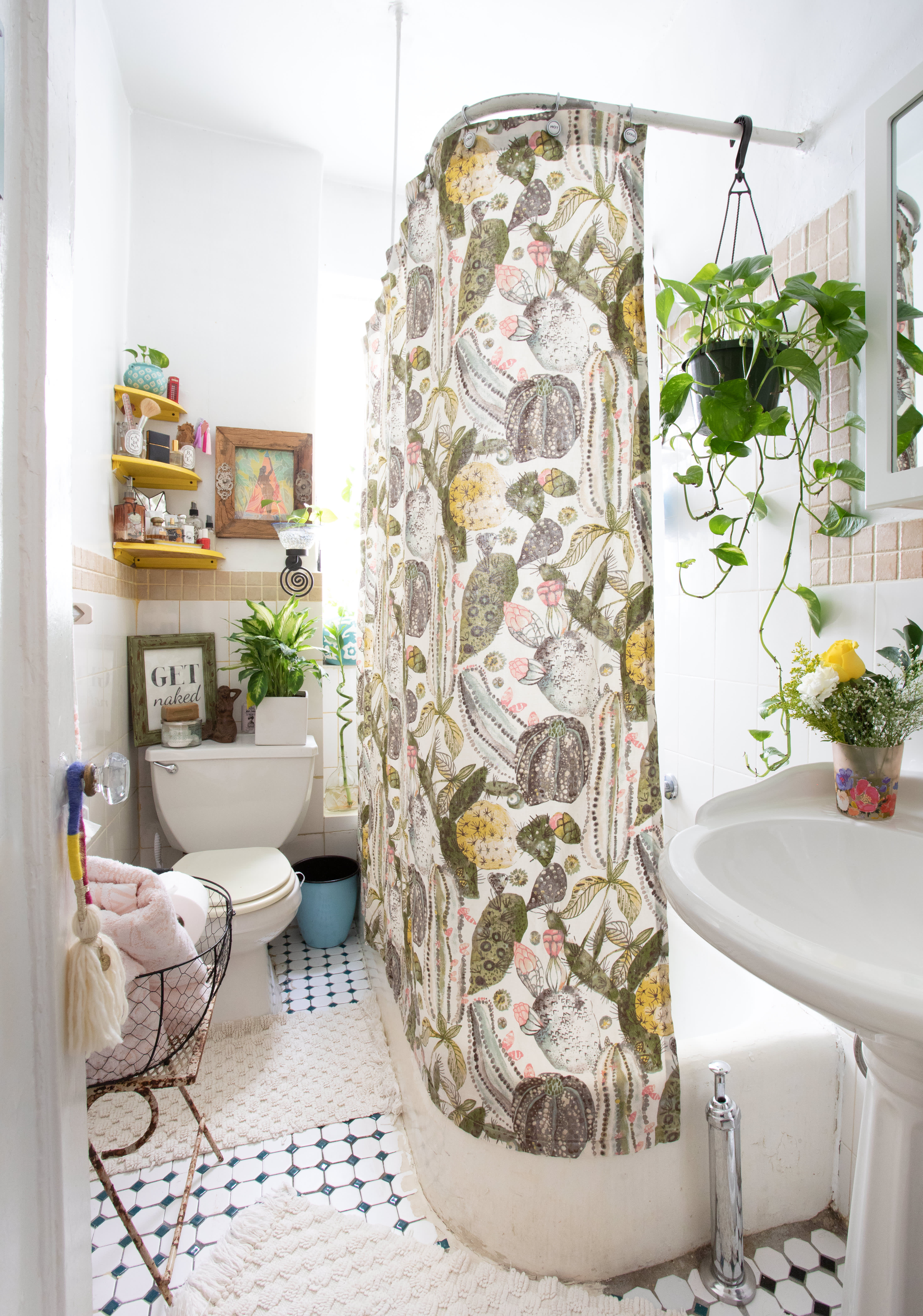 59 Small Bathroom Decor Ideas to Zhuzh Your Tiny Space