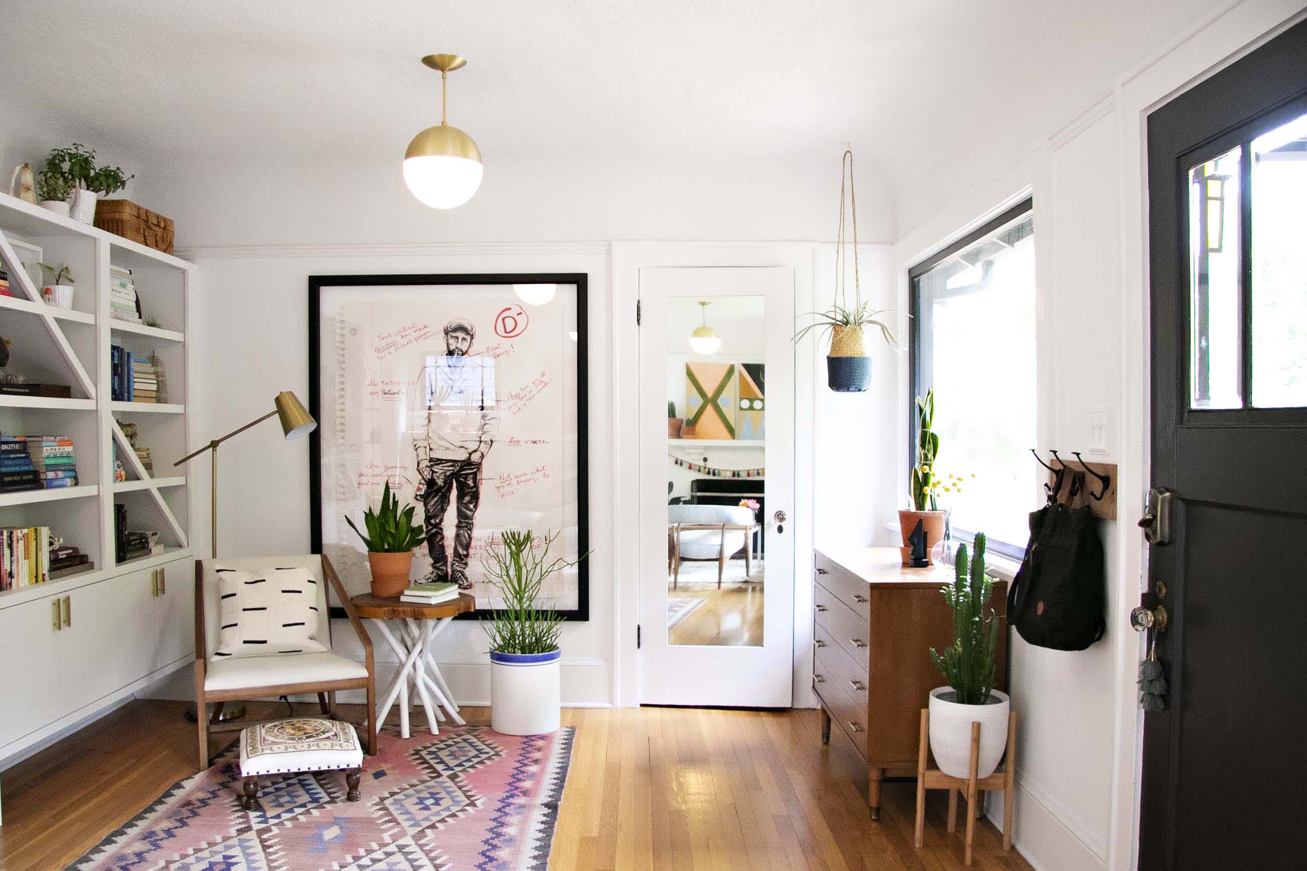 4 Ways to Make a Small Apartment Look Spacious