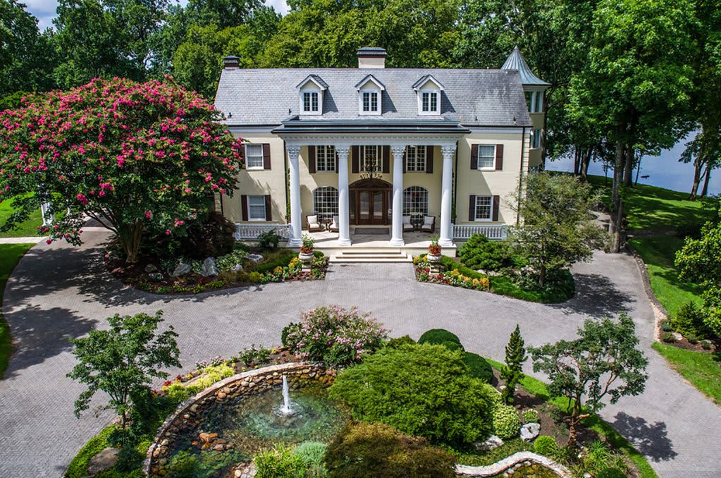 You Can Rent Reba McEntire’s Former 8-Bedroom Mansion for $3,000/Night