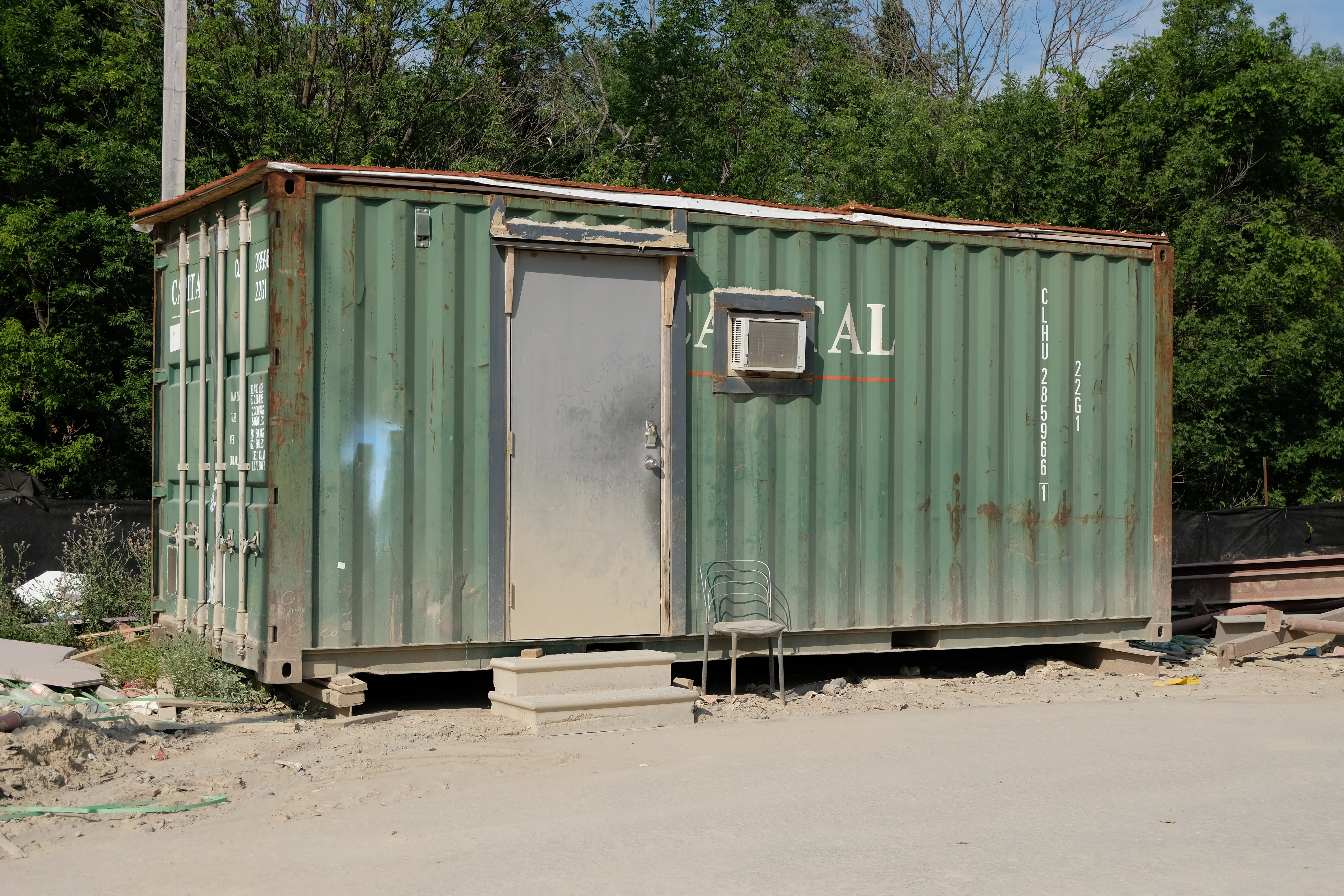 Man Booked a ‘Clean Home’ on Airbnb Only to Find an Illegally Parked Shipping Container When He Arrived