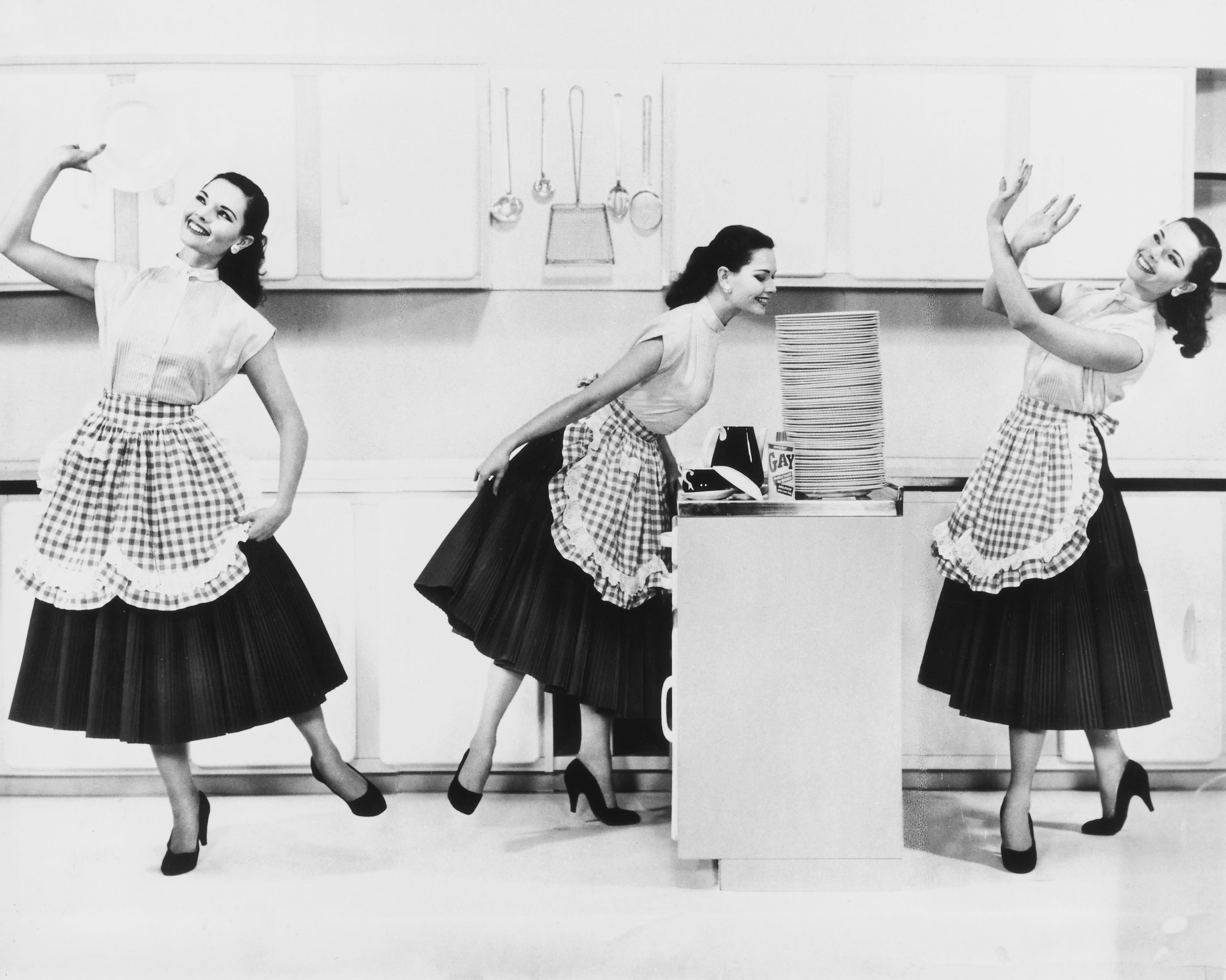 Here's What a 1950's Housewife's Cleaning Schedule Was Like