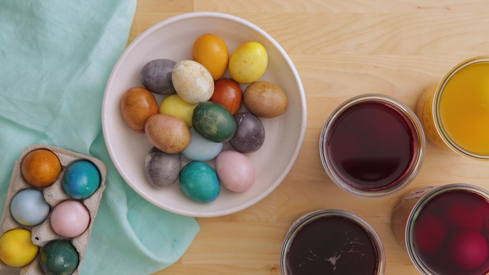 DIY Dyed Eggs  © GreenPan Official Store