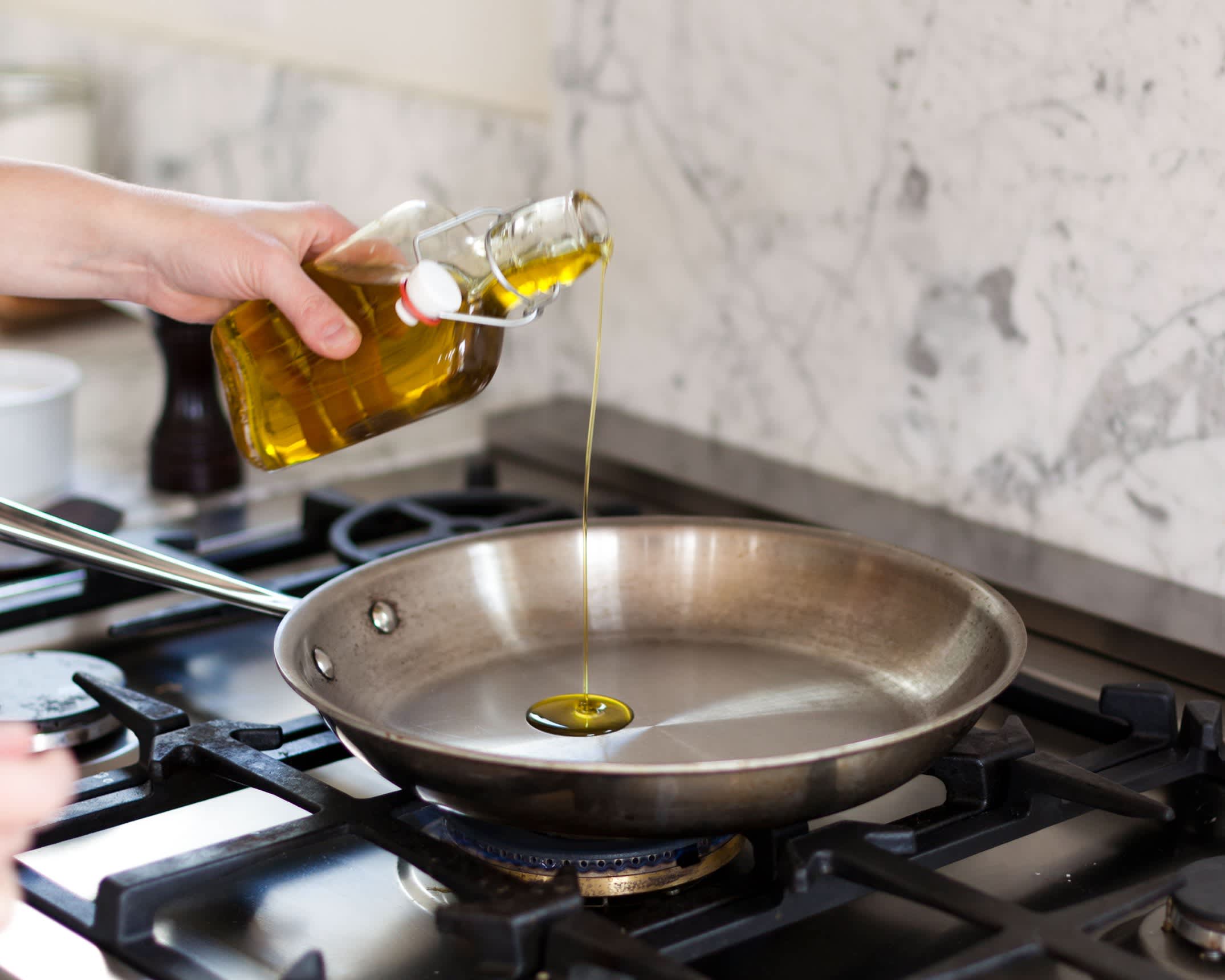 Why you should heat stainless steel before adding oil » the practical  kitchen