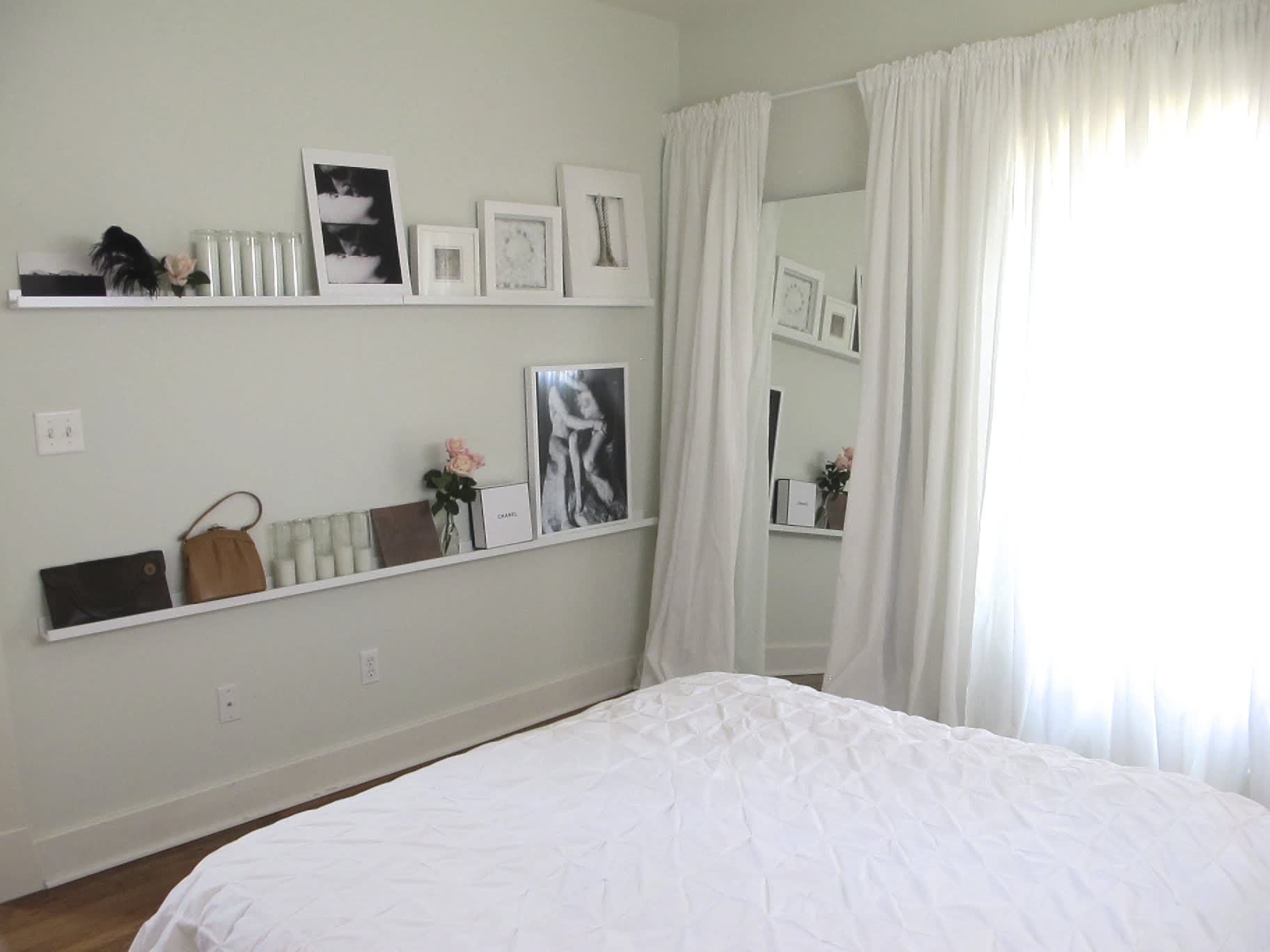 How To Decorate With Ikea S Floating Picture Shelves Apartment Therapy