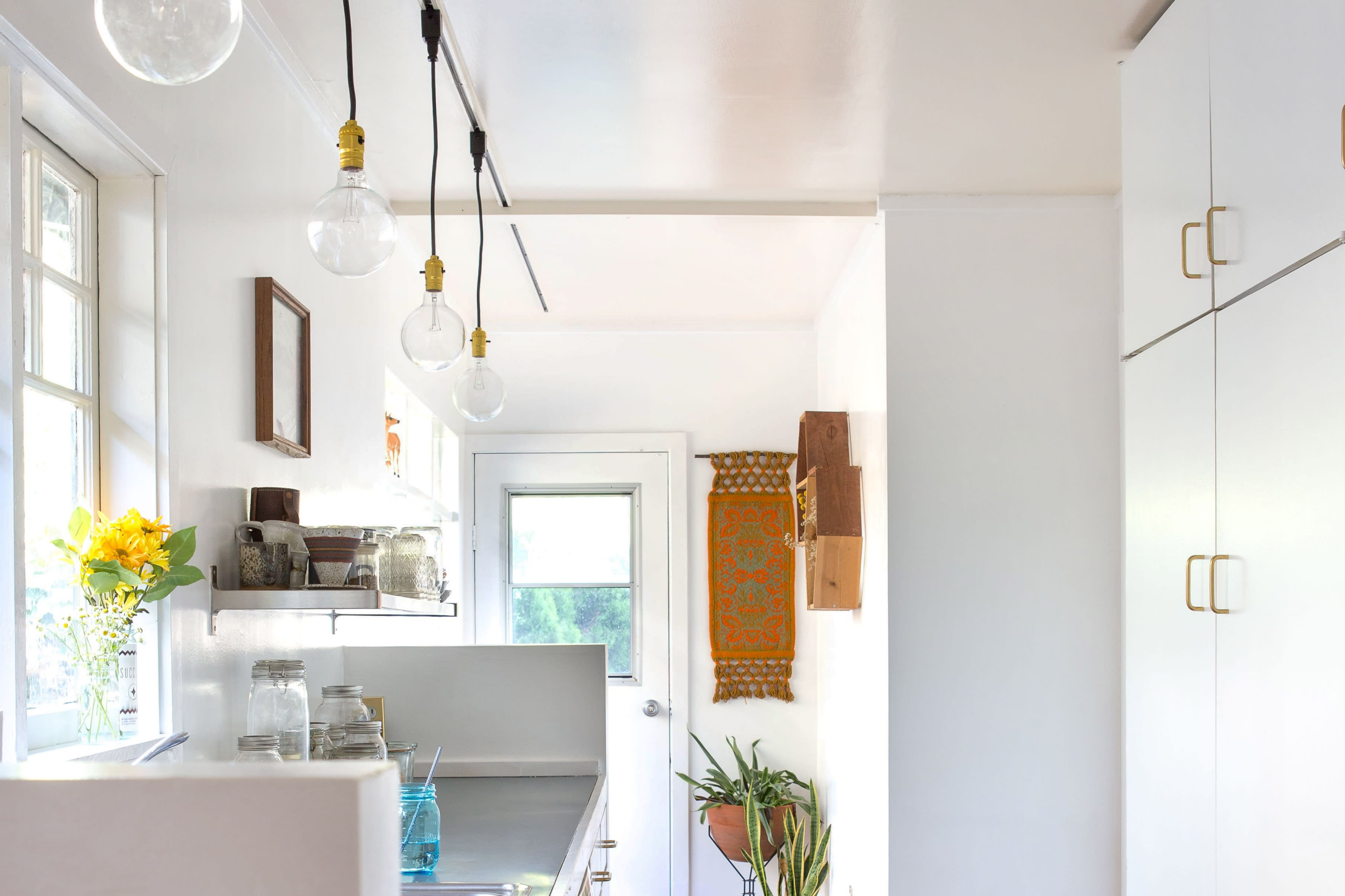 Stylish Lighting Solutions for Rental Kitchens | Apartment Therapy, image size:3616x2411