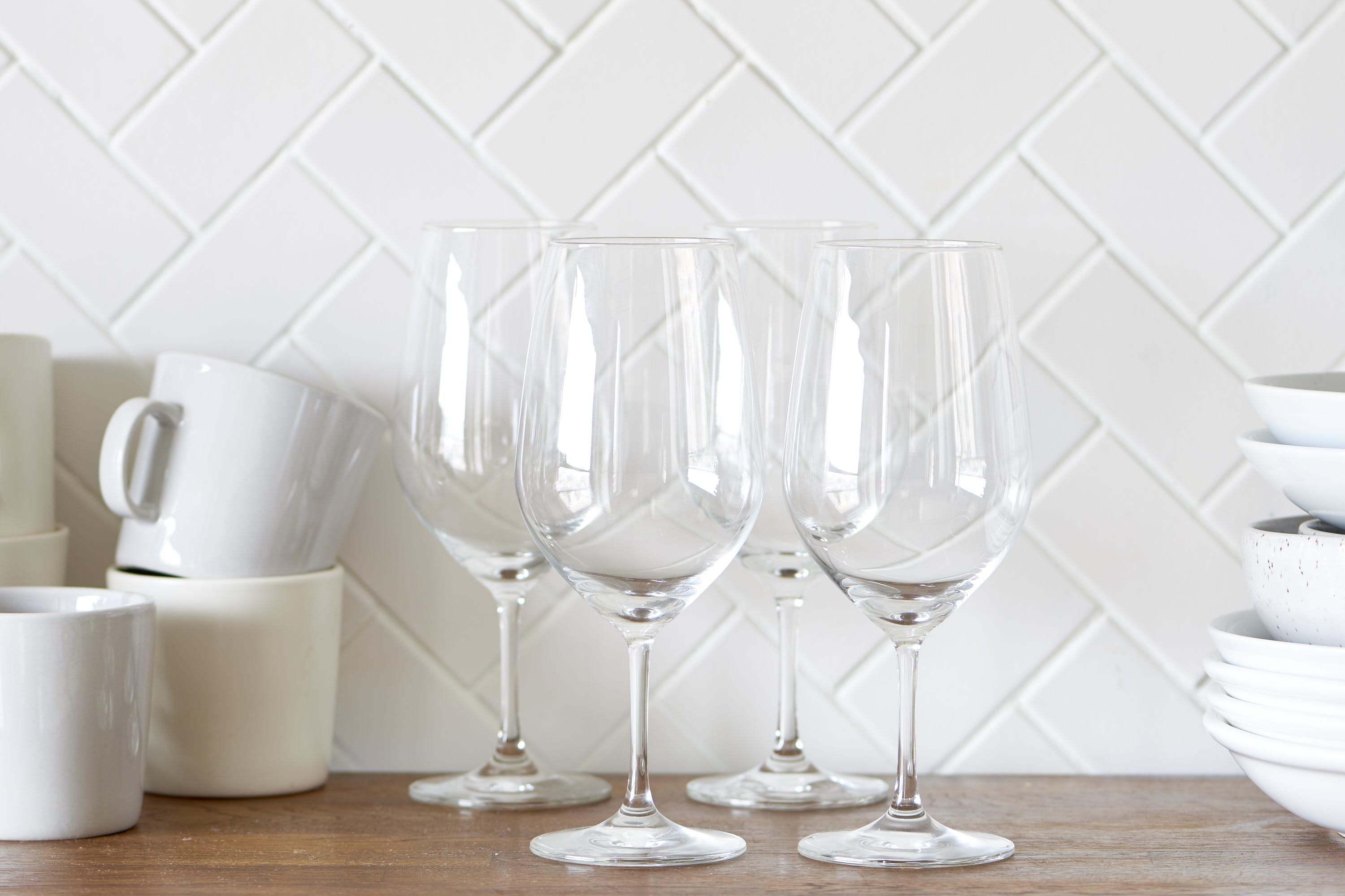 Dishwasher: Safely clean wine glasses