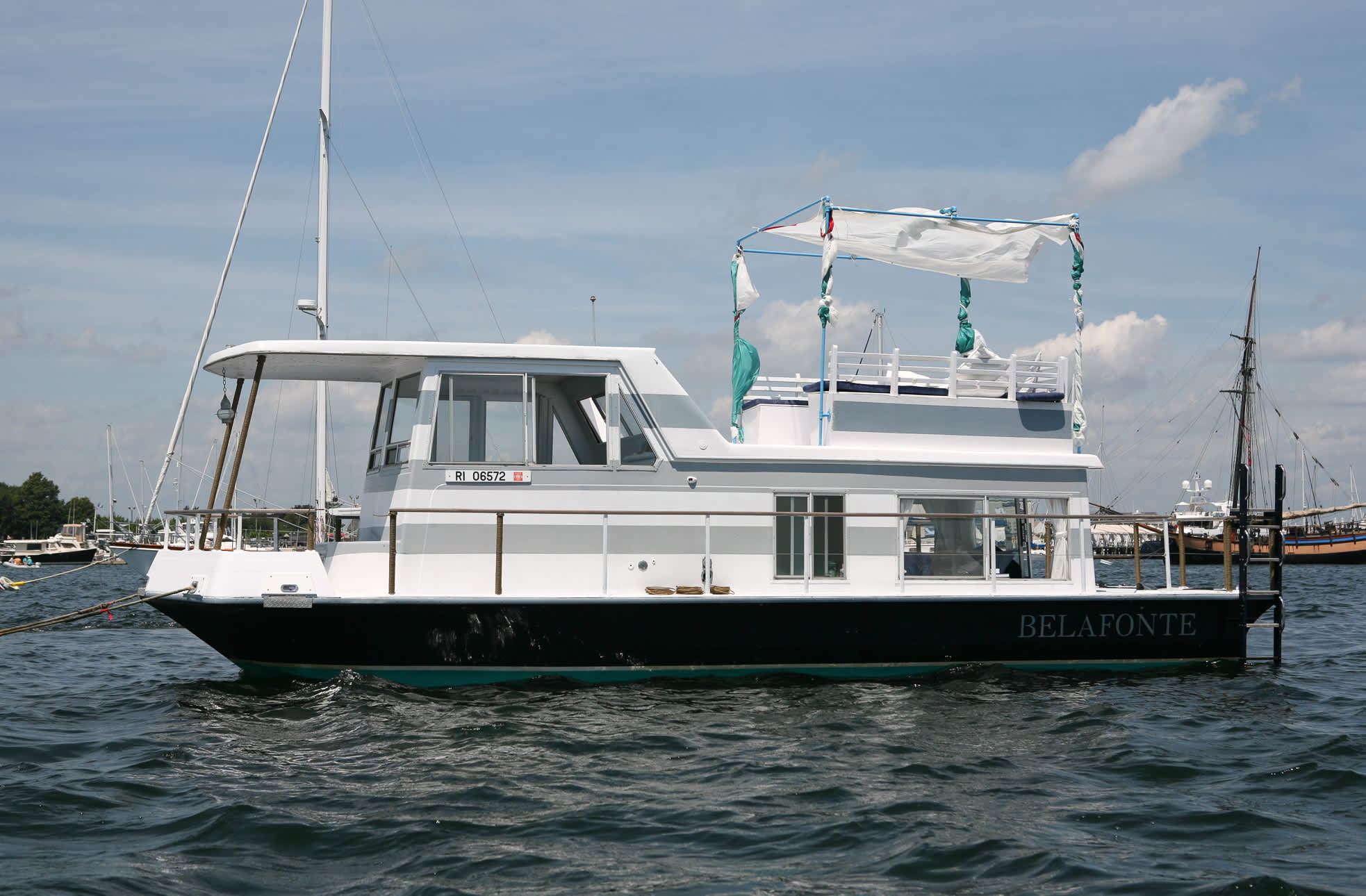 A Dreamy New England Houseboat Apartment Therapy