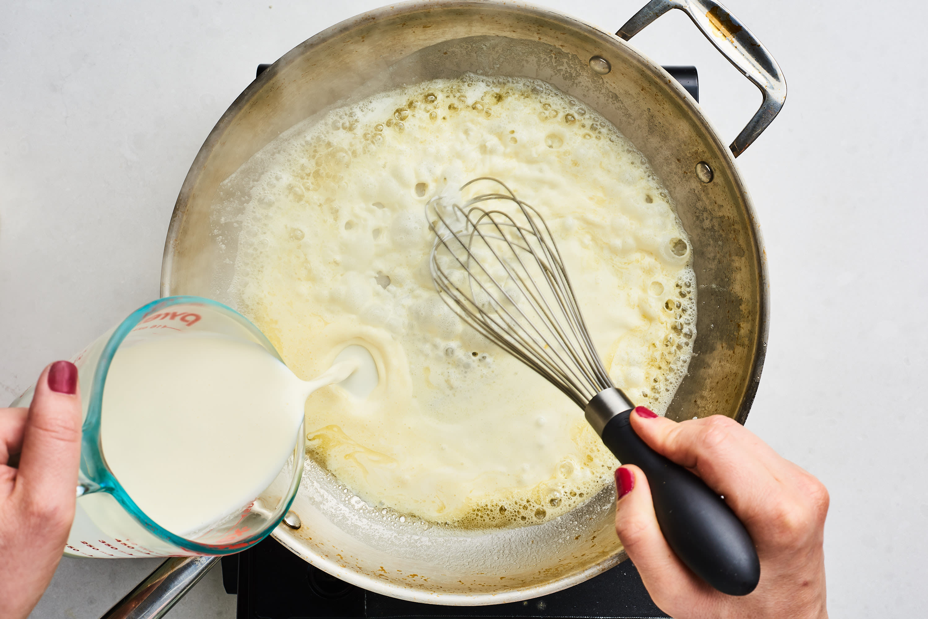 This Ingenious Self-Stirring Gadget Will Stir Your Sauces and