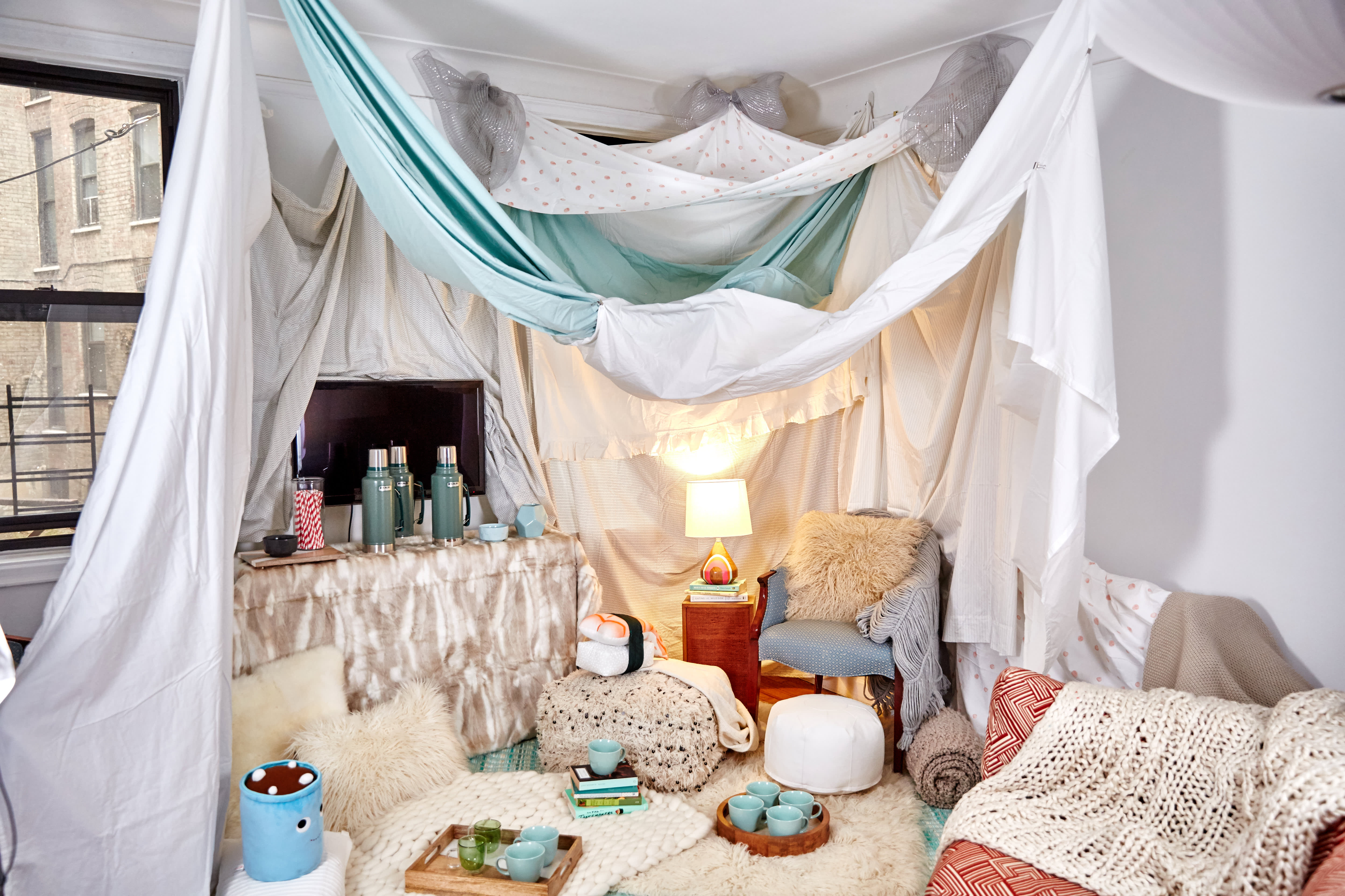 How to Make a Blanket Fort: 4 Easy Steps