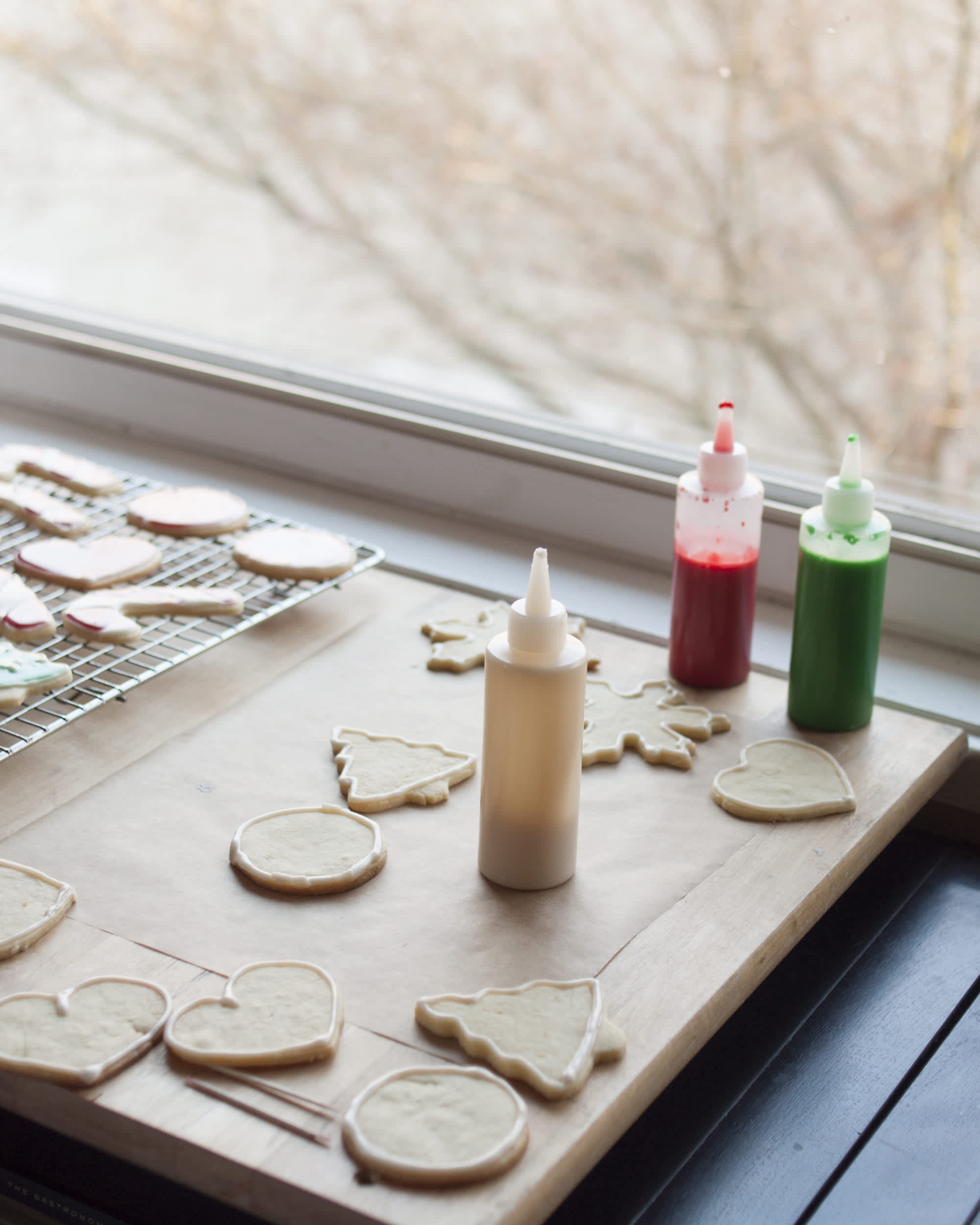 Filling Royal Icing Squeeze Bottles 