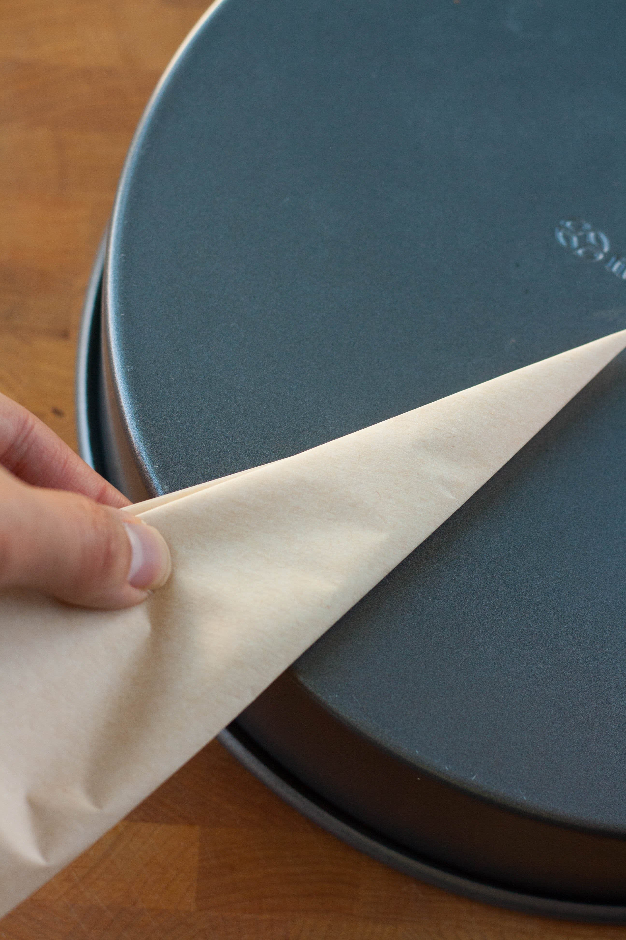 4 Steps To Cut Parchment For Round Tins – Caroline's Easy Baking