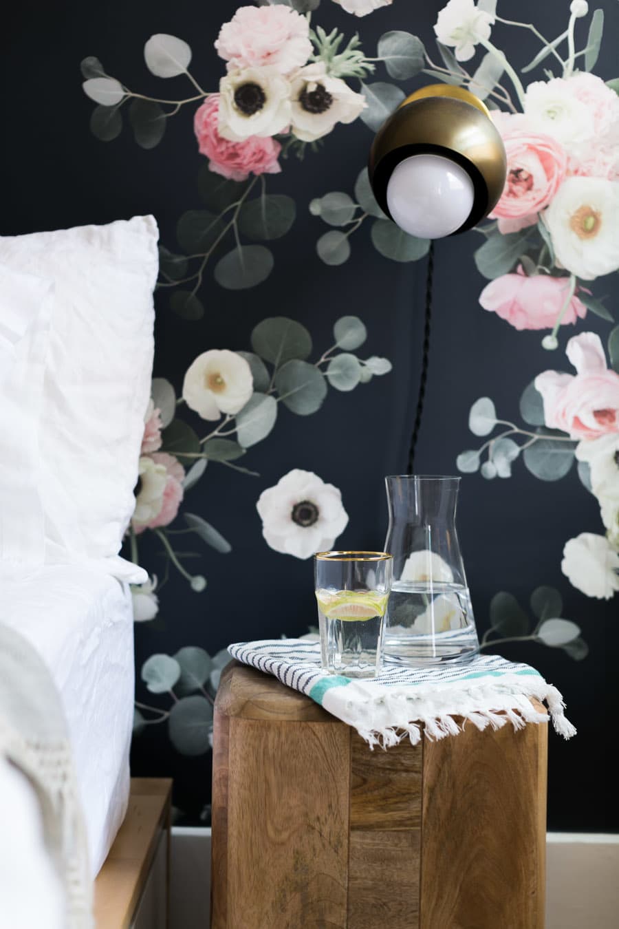 Not For Shrinking Violets: Where to Buy Big, Beautiful, Dramatic Floral  Wallpapers | Apartment Therapy