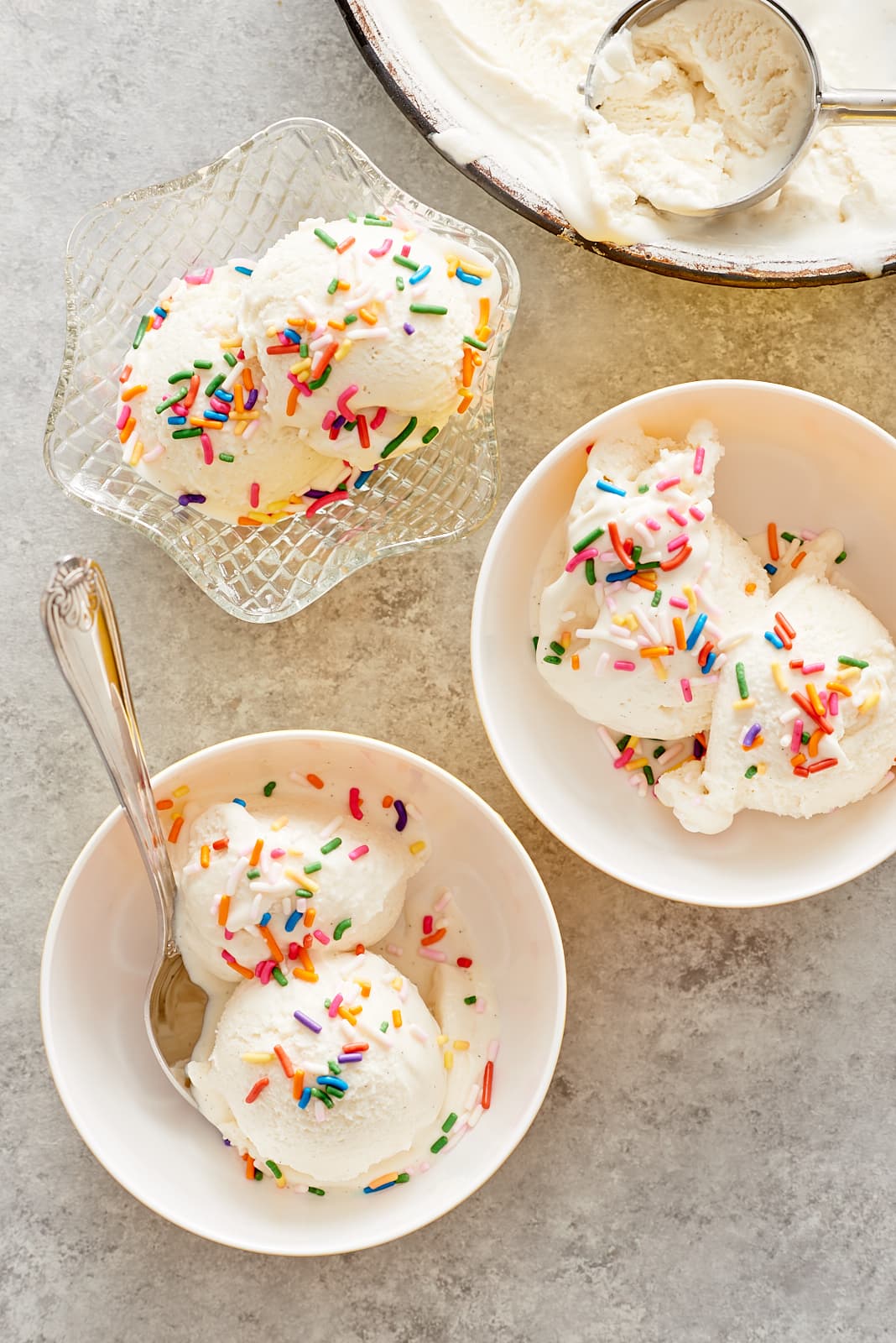 Dash Mini Waffle Bowl Maker Breakfast Bowls Ice Cream Brand New in