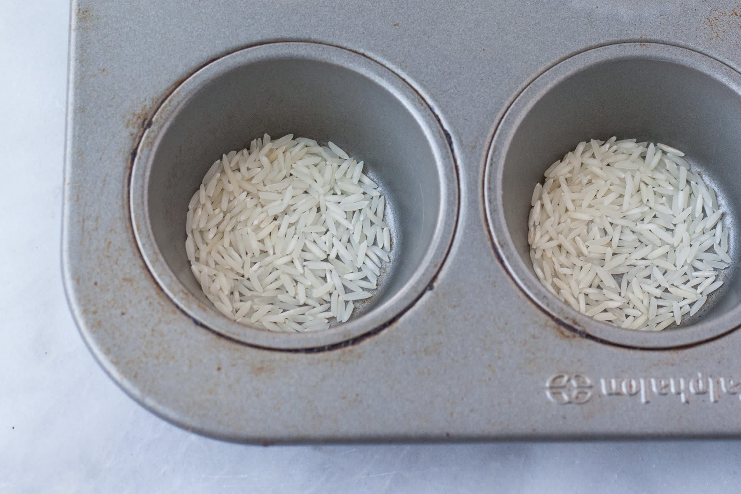 Does Adding Uncooked Rice to the Bottom of a Muffin Tin Actually Work?