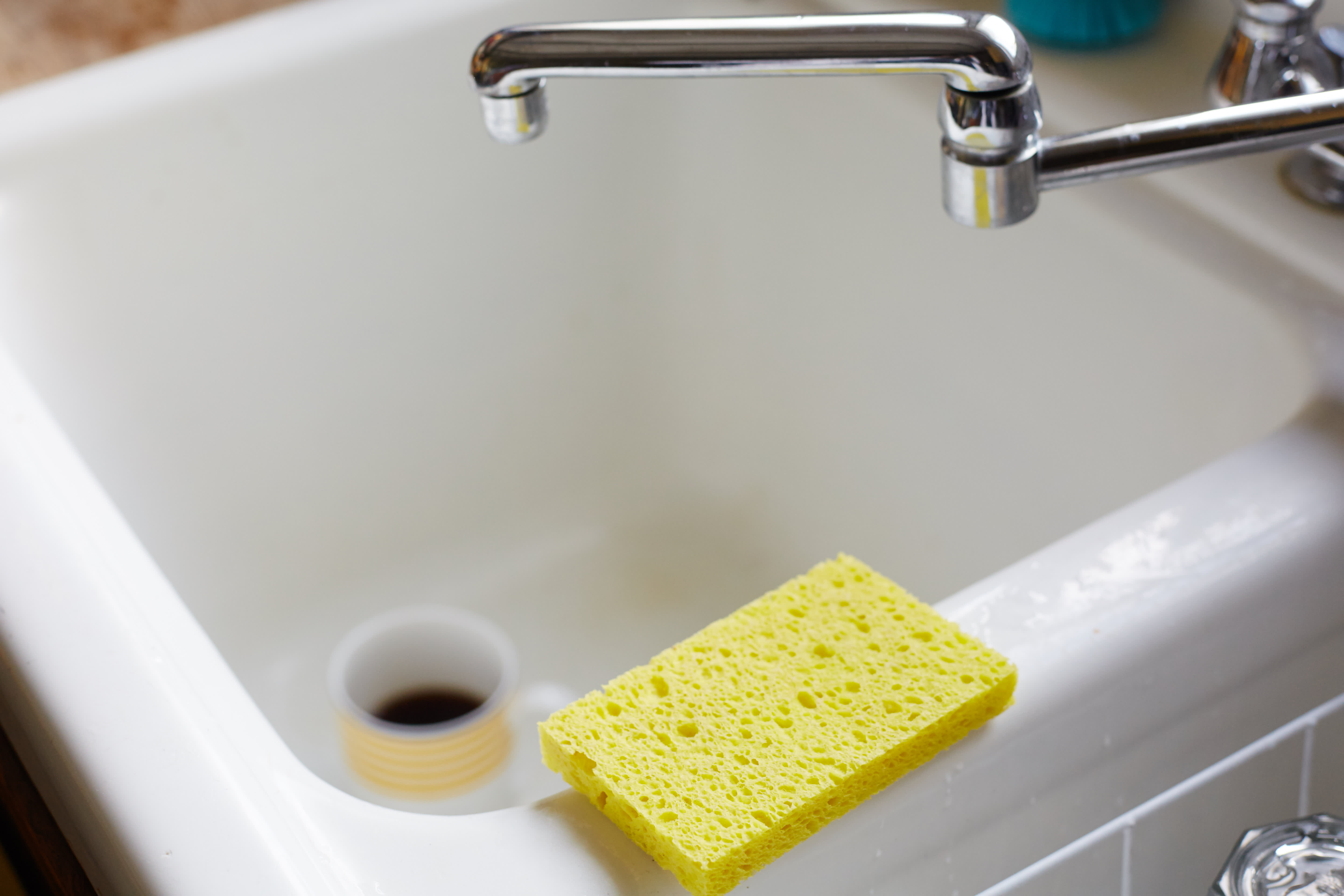 The Last Thing You Should Do With a Kitchen Sponge