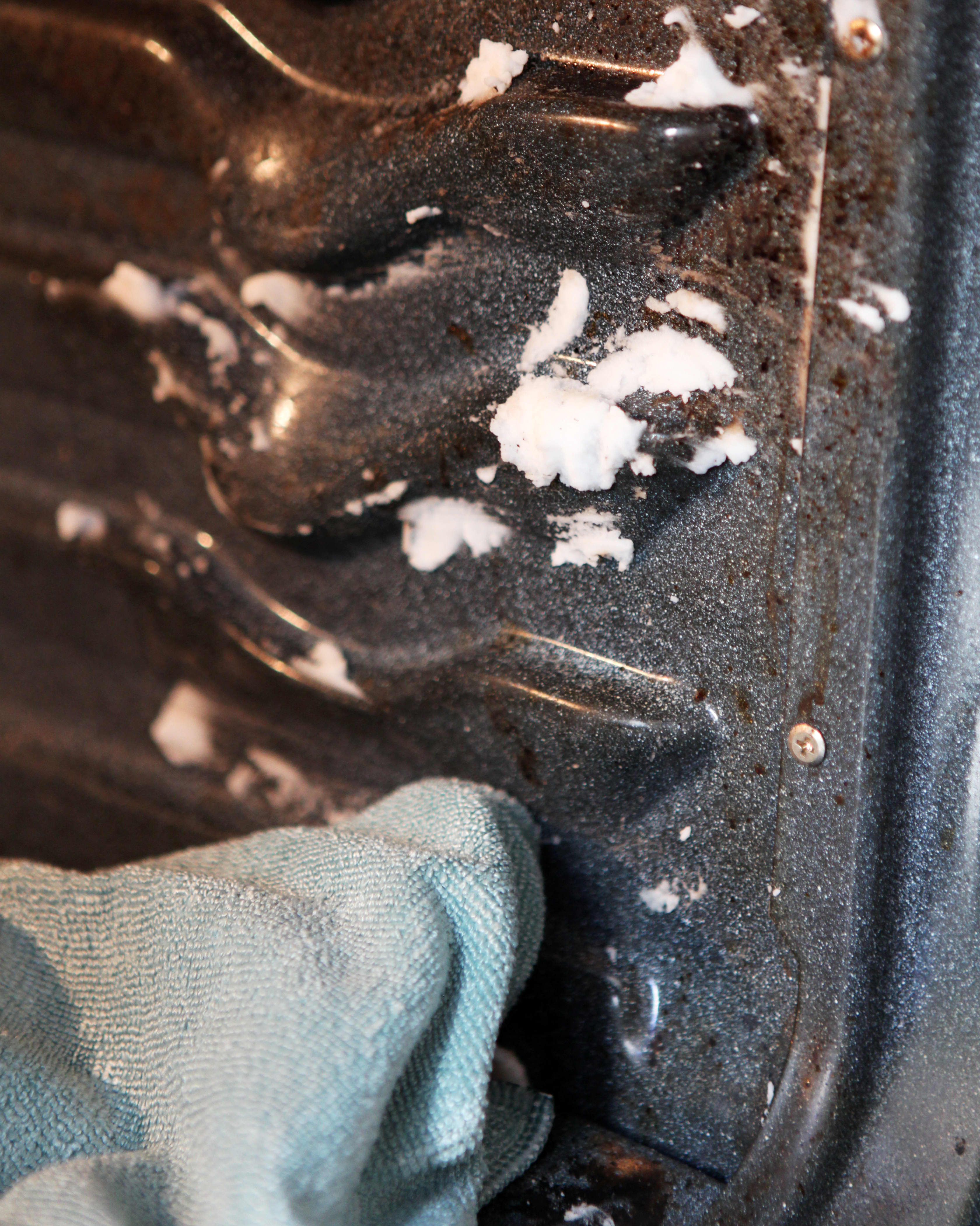 What would you recommend to clean this oven grill rack? (I have tried  bicarbonate of soda and vinegar already) : r/CleaningTips