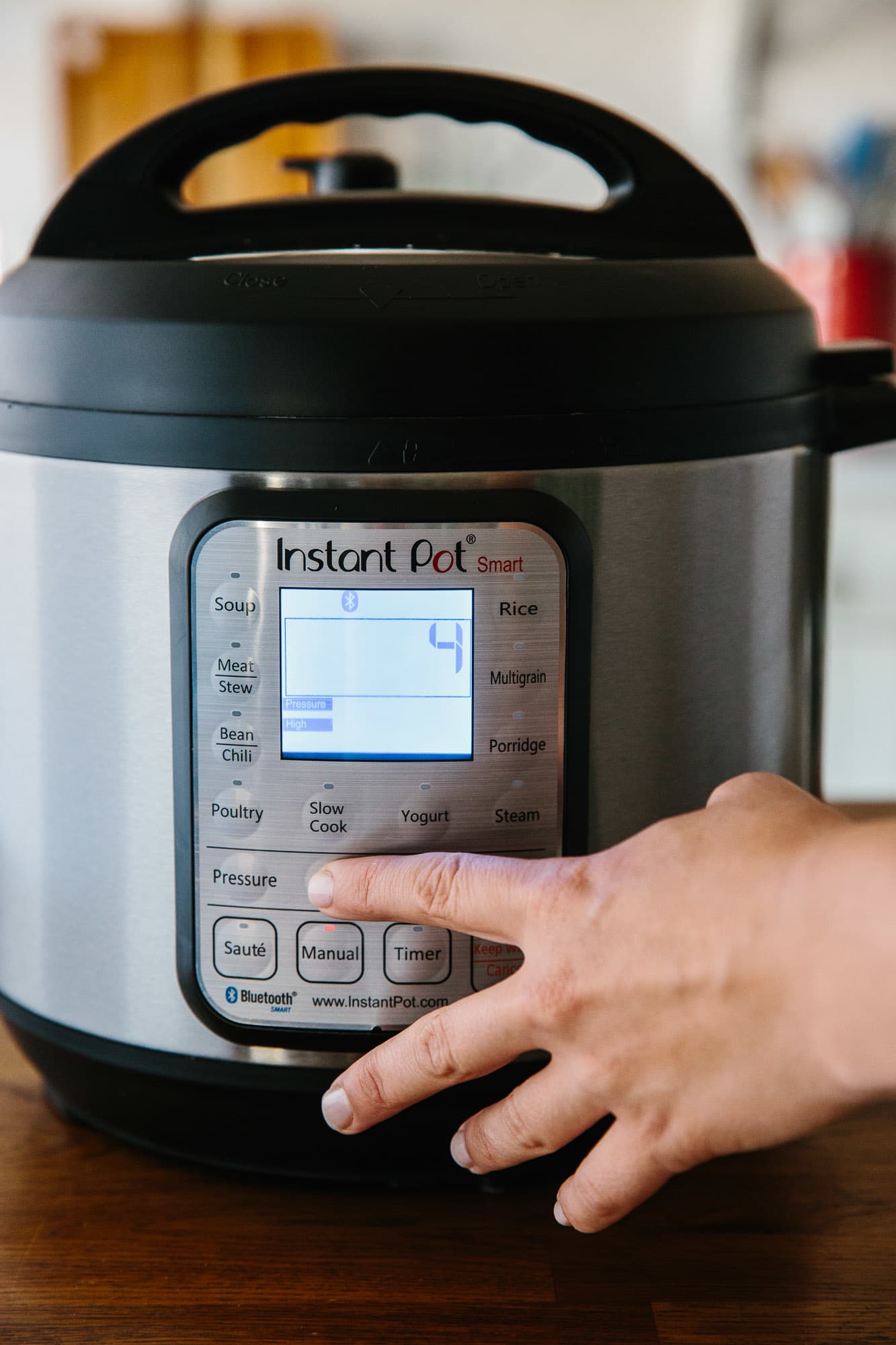 How to put the discount lid on an instant pot