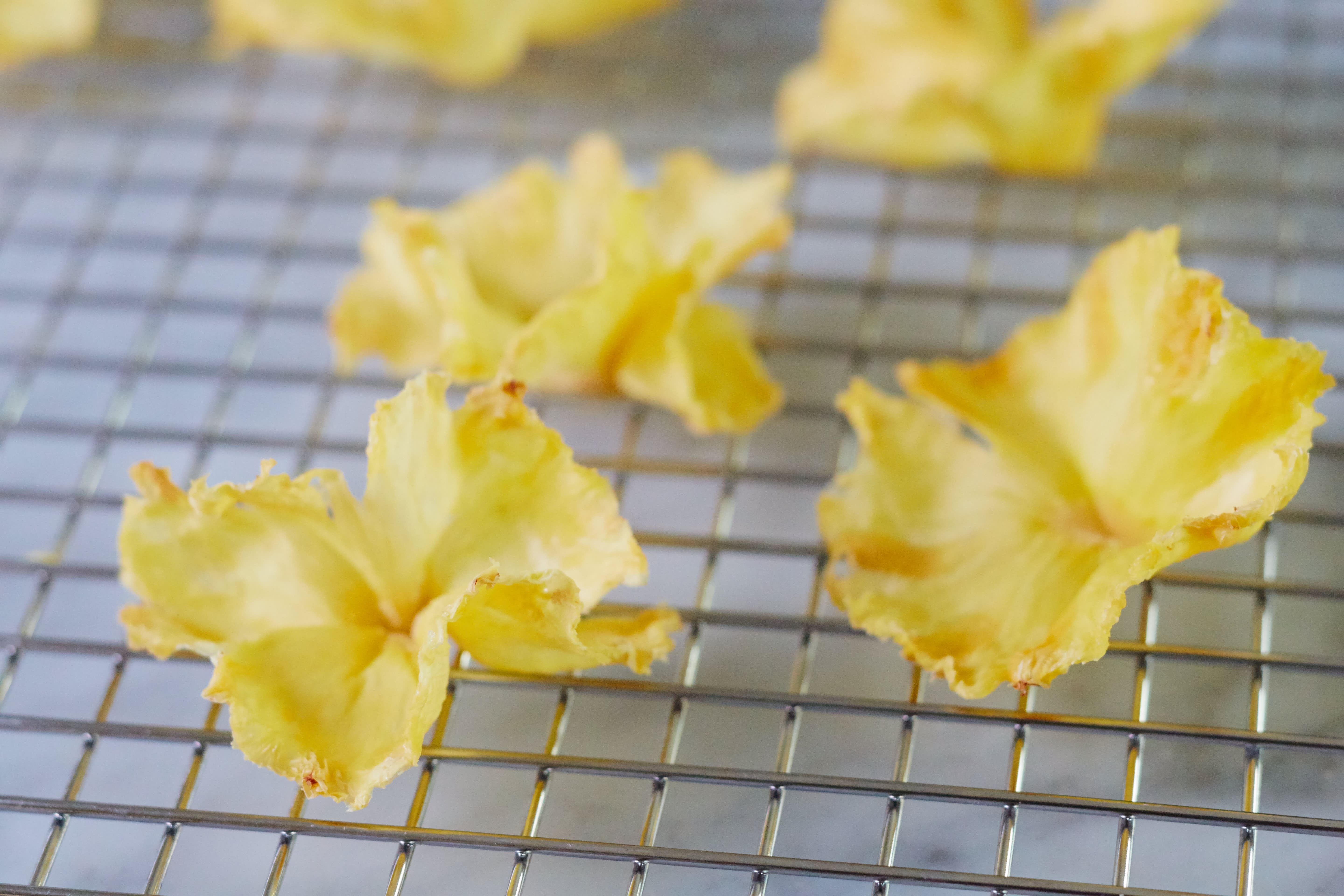 How to Make a Dried Pineapple Flower Garnish for Cupcakes or Cakes