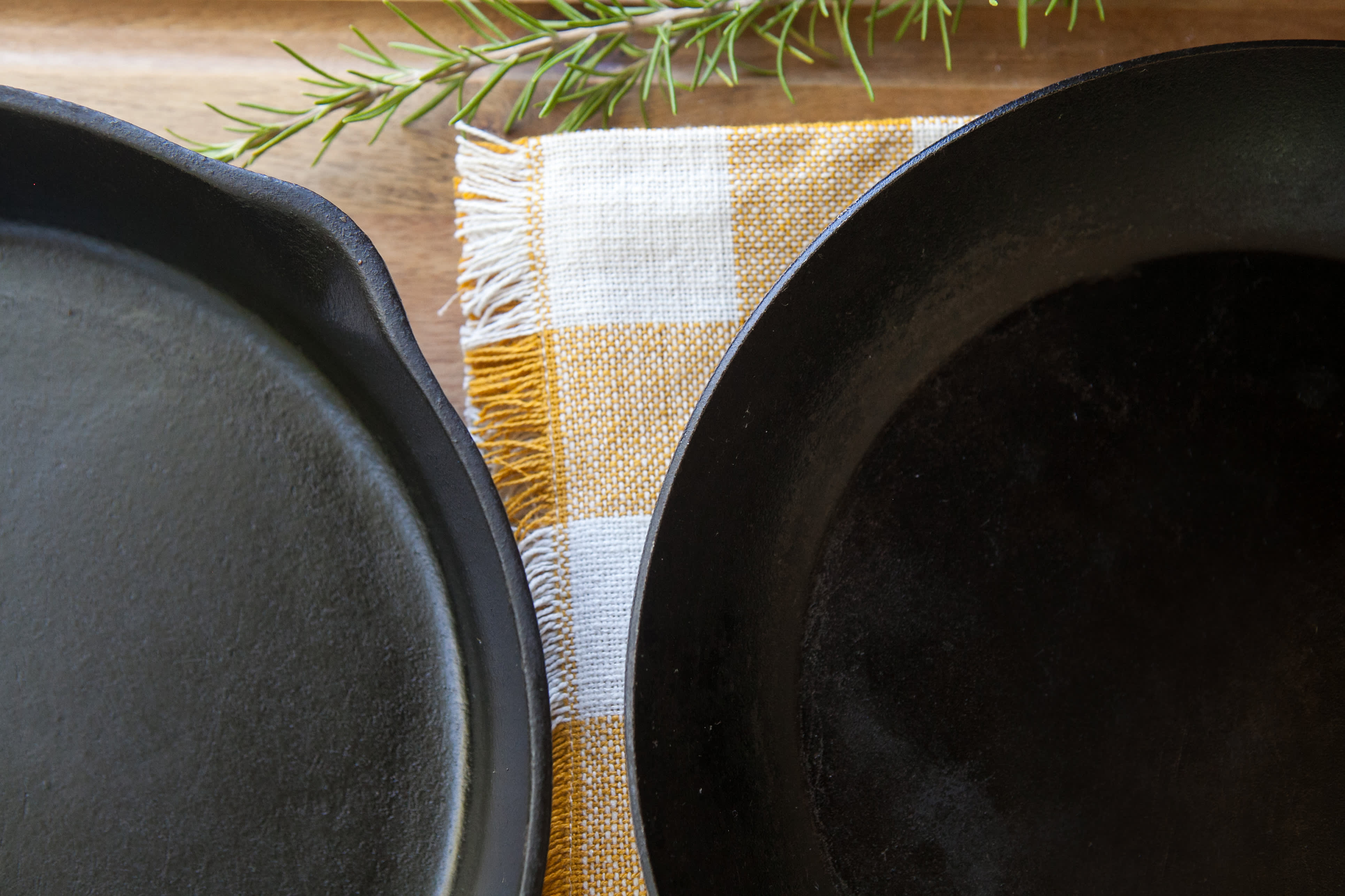 Should olive oil be added to a hot or cold pan?