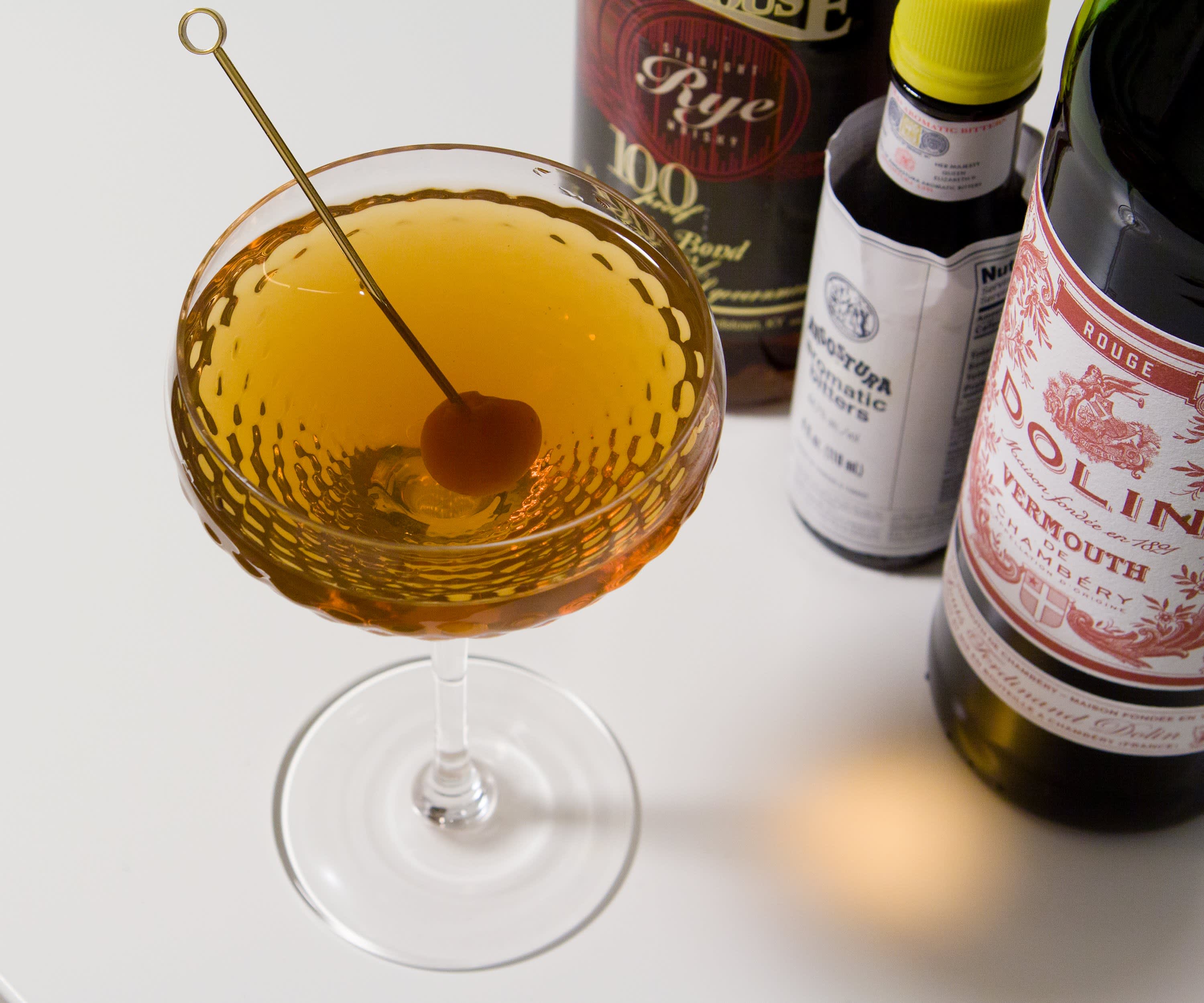 Perfect Manhattan Cocktail Recipe (an easy classic drink)