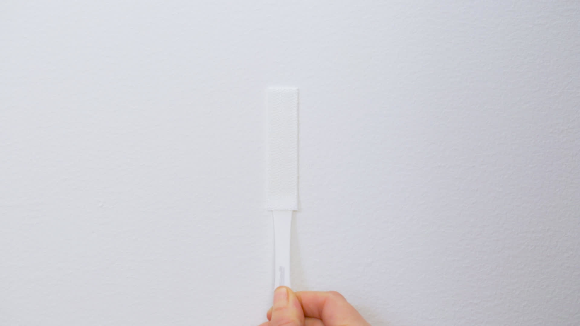 5 Surprisingly Brilliant Ways to Use Command Strips