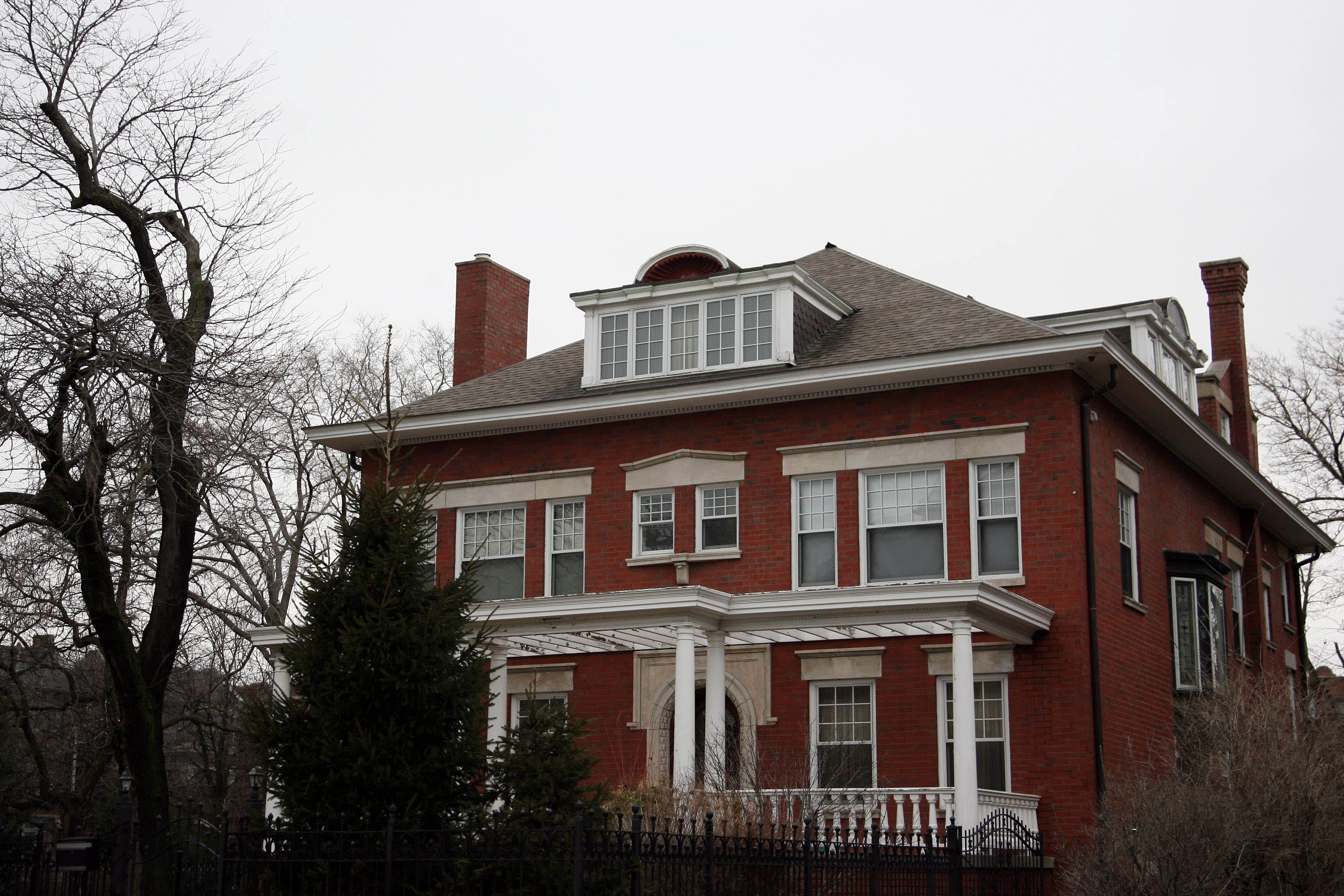 7 Celebrities That Live in the Midwest | Apartment Therapy