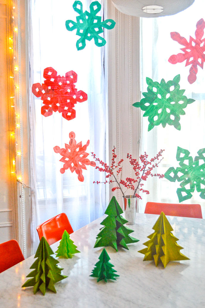 26 Creative Snowflake Decorations That Inspire - Shelterness