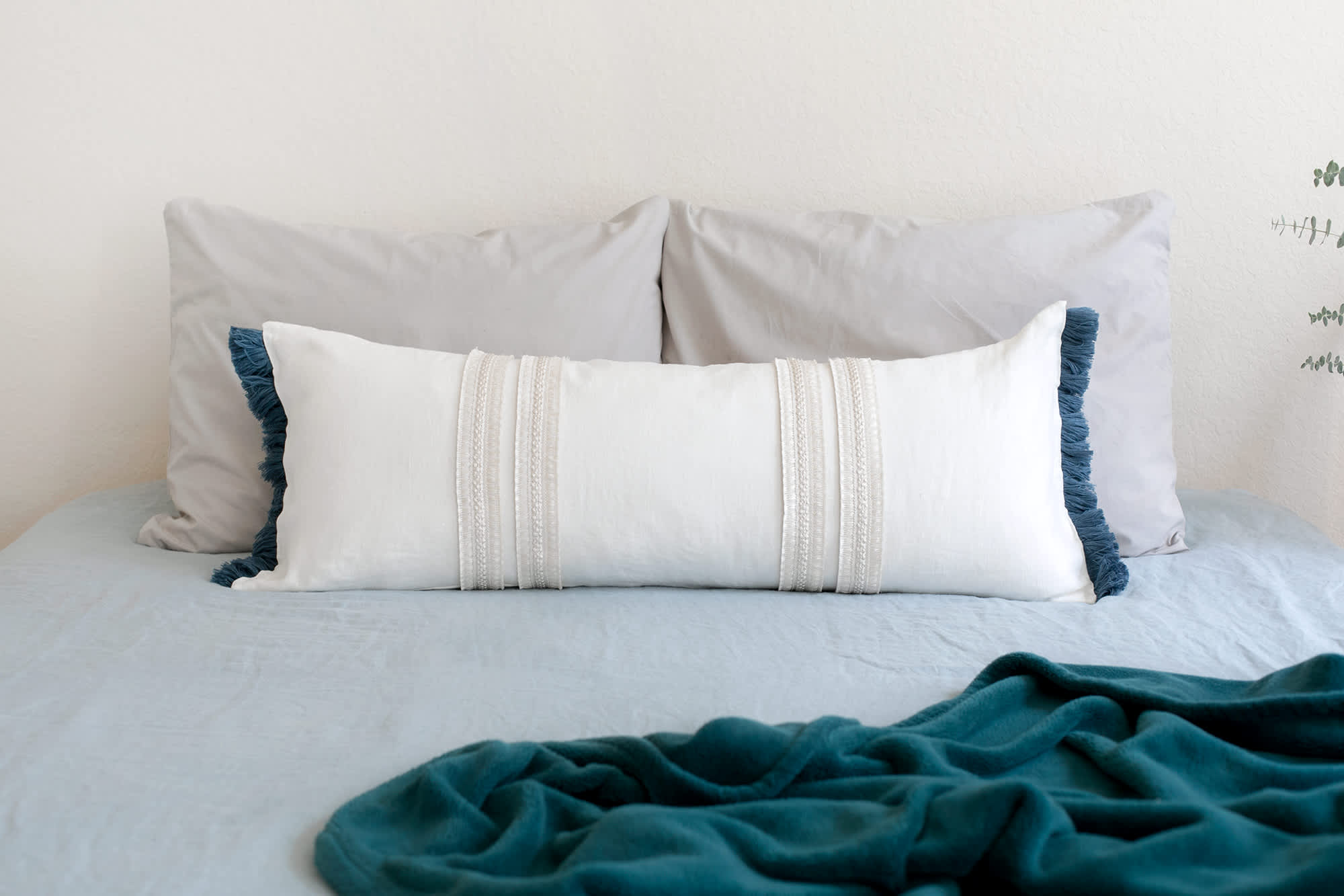 Cheap & Easy Oversized Lumbar Pillow (No Sewing Skills Needed)