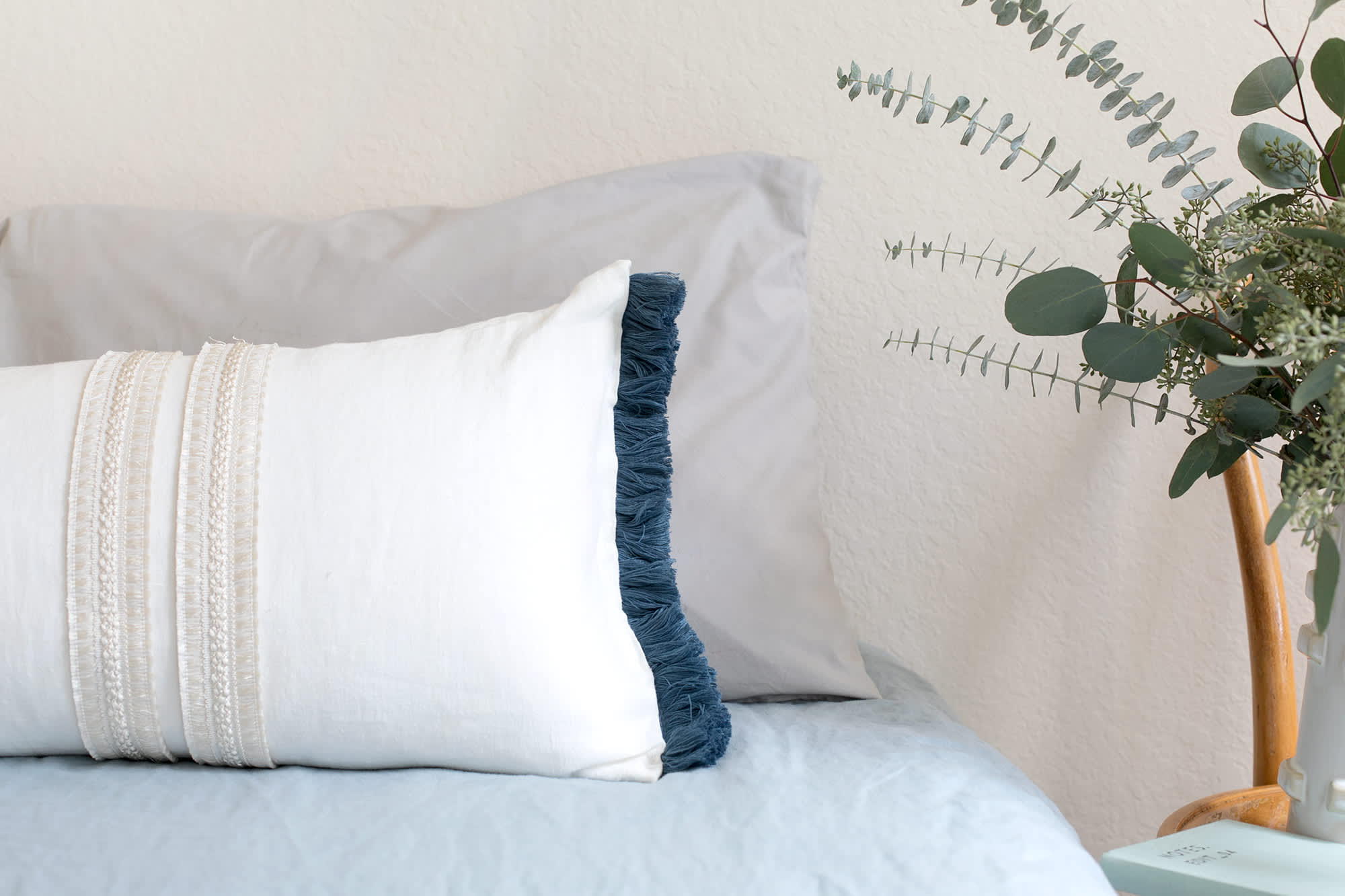 HOW TO MAKE AN EXTRA LONG LUMBAR PILLOW STORY - Paper and Stitch