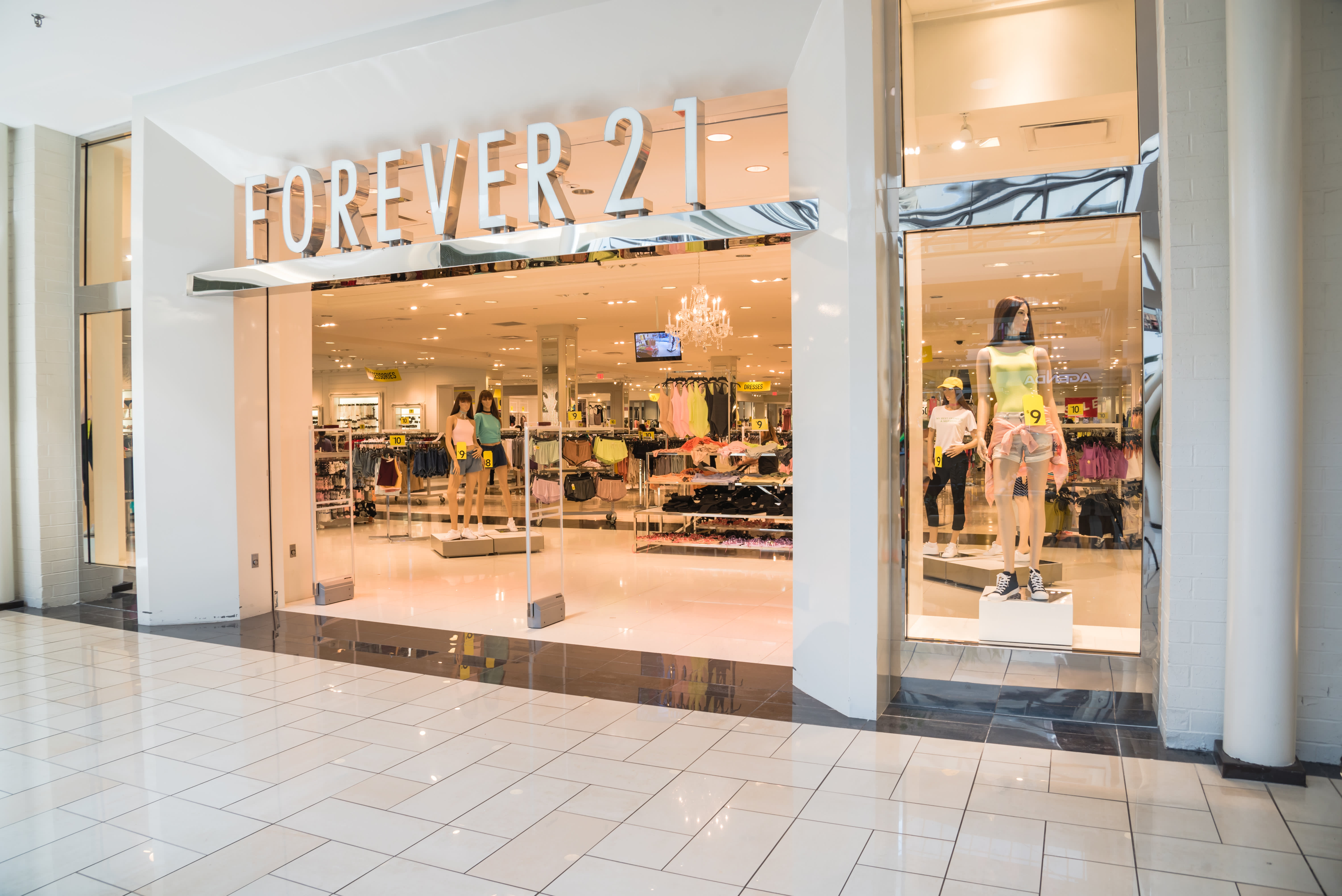 Forever 21 aposta em boutique de beleza para atrair millennials para suas  lojas nos EUA - Mercado&Consumo