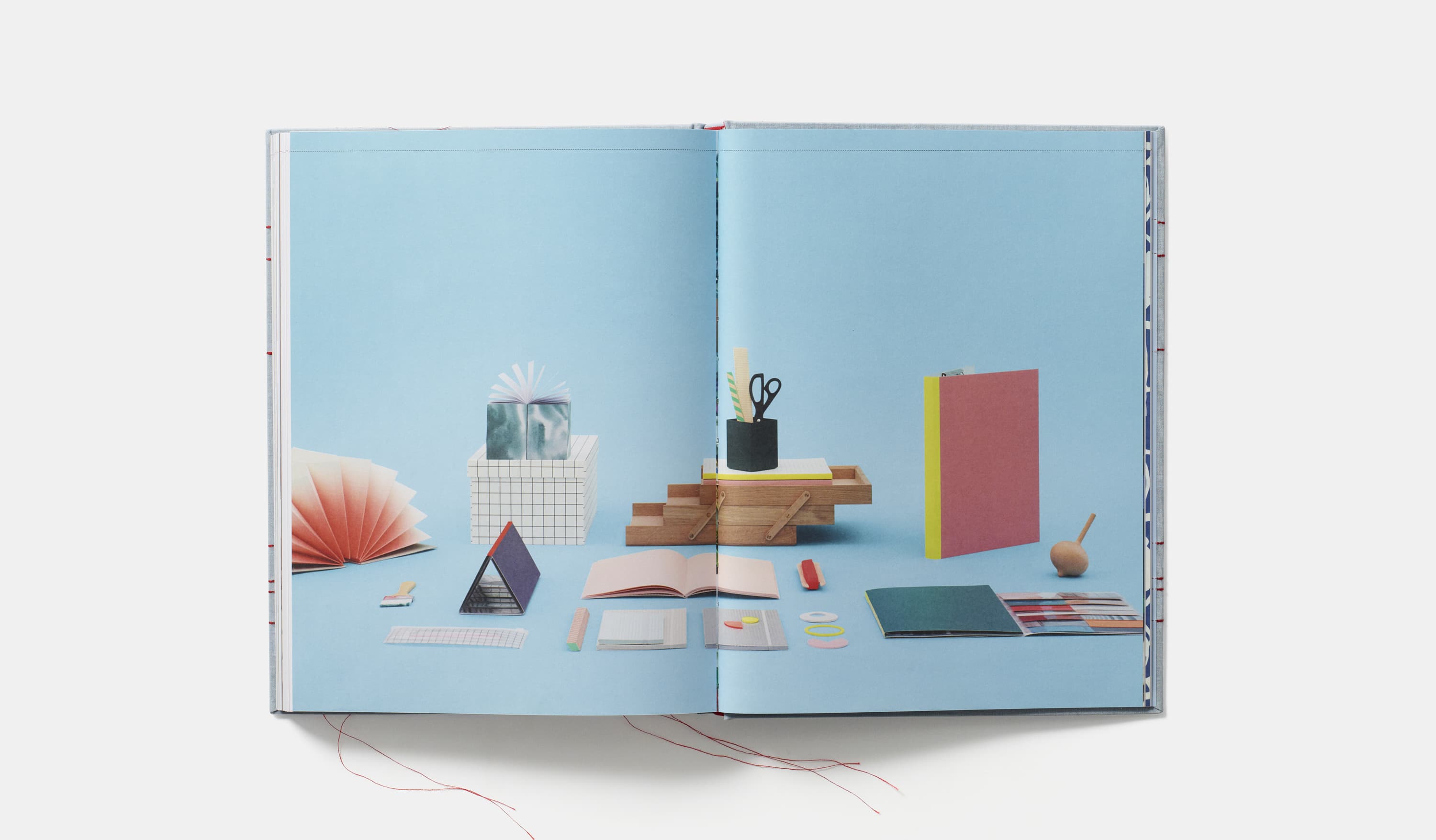 The Red Thread: Nordic Design  洋書 The Red Thread: Nordic Design | Standard Edition