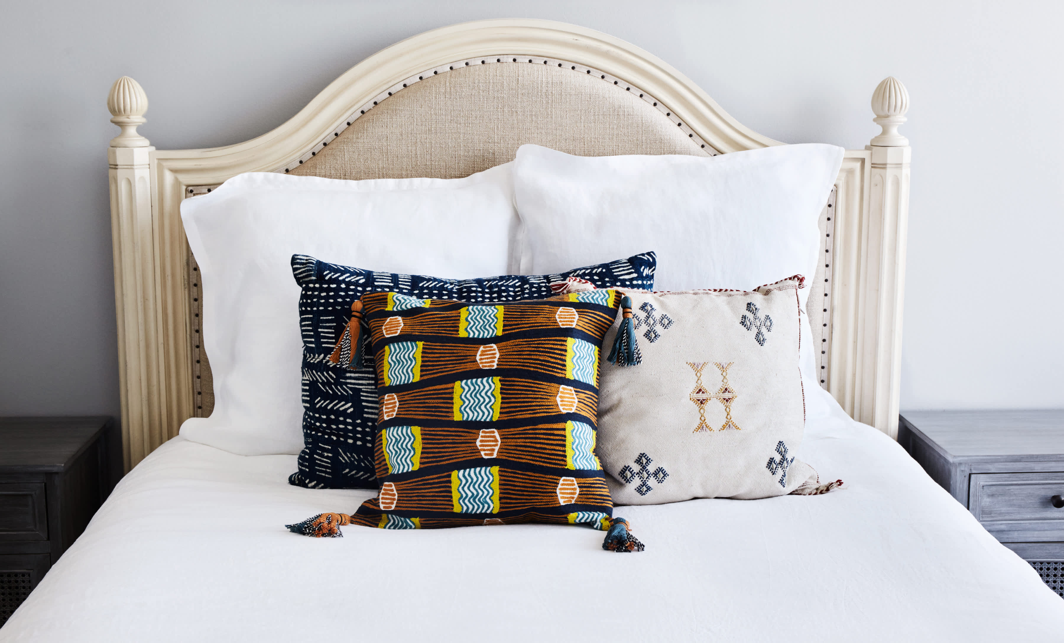 How to Style Your Bed With Different Sized Sleeping Pillows - So Much  Better With Age