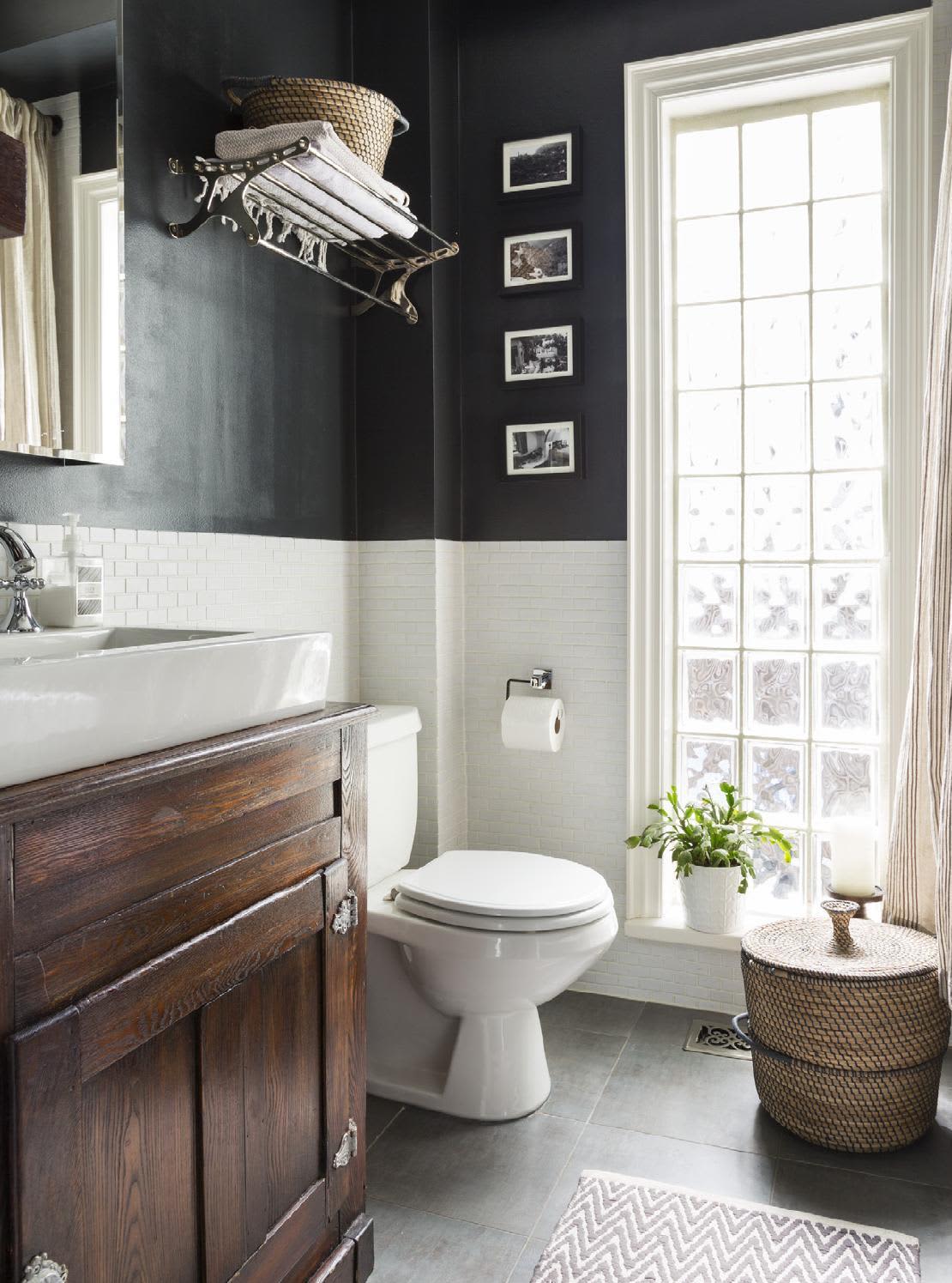 can you paint a small bathroom a dark color