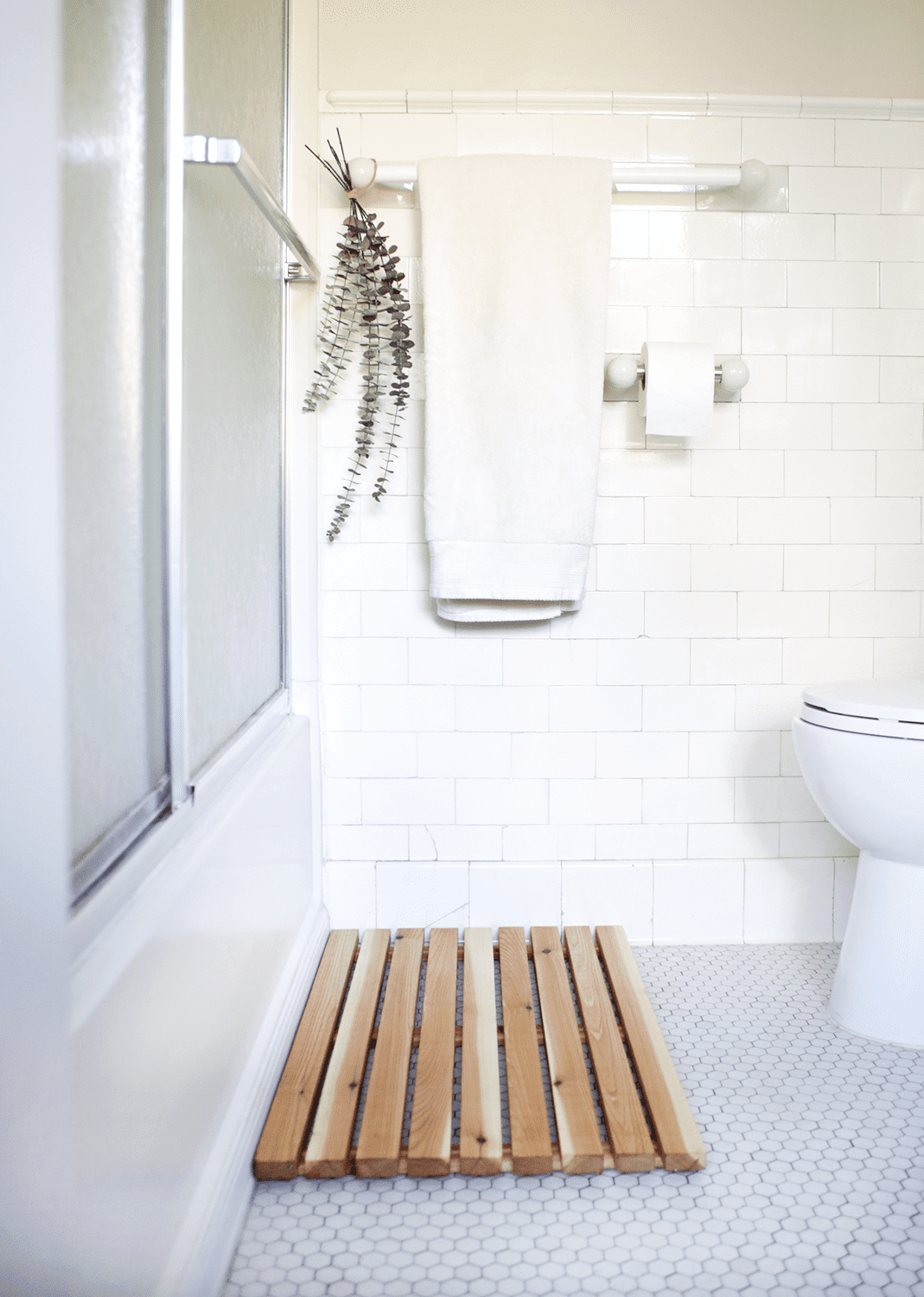 7 Bath Mat Ideas to Make Your Bathroom Feel More Like a Spa