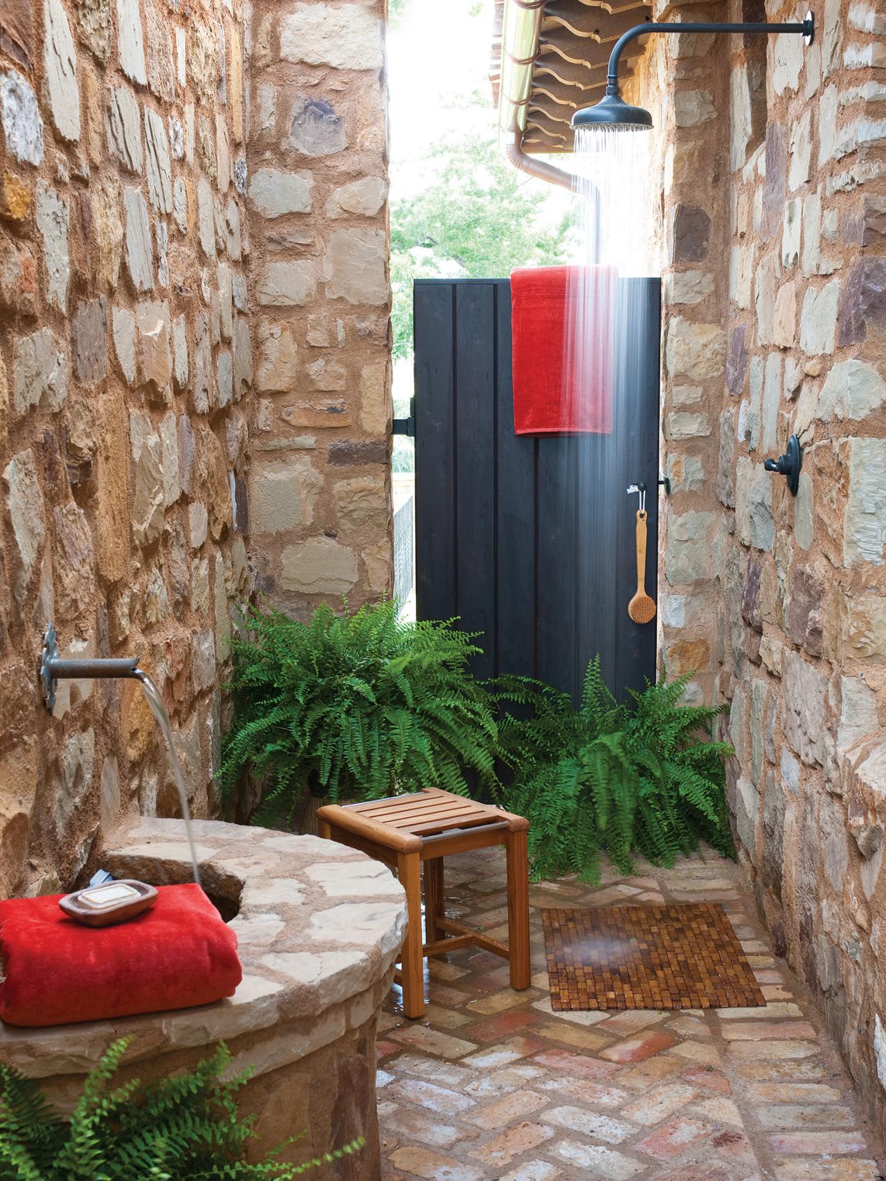 35 Stylish And Refreshing Outdoor Showers - Shelterness