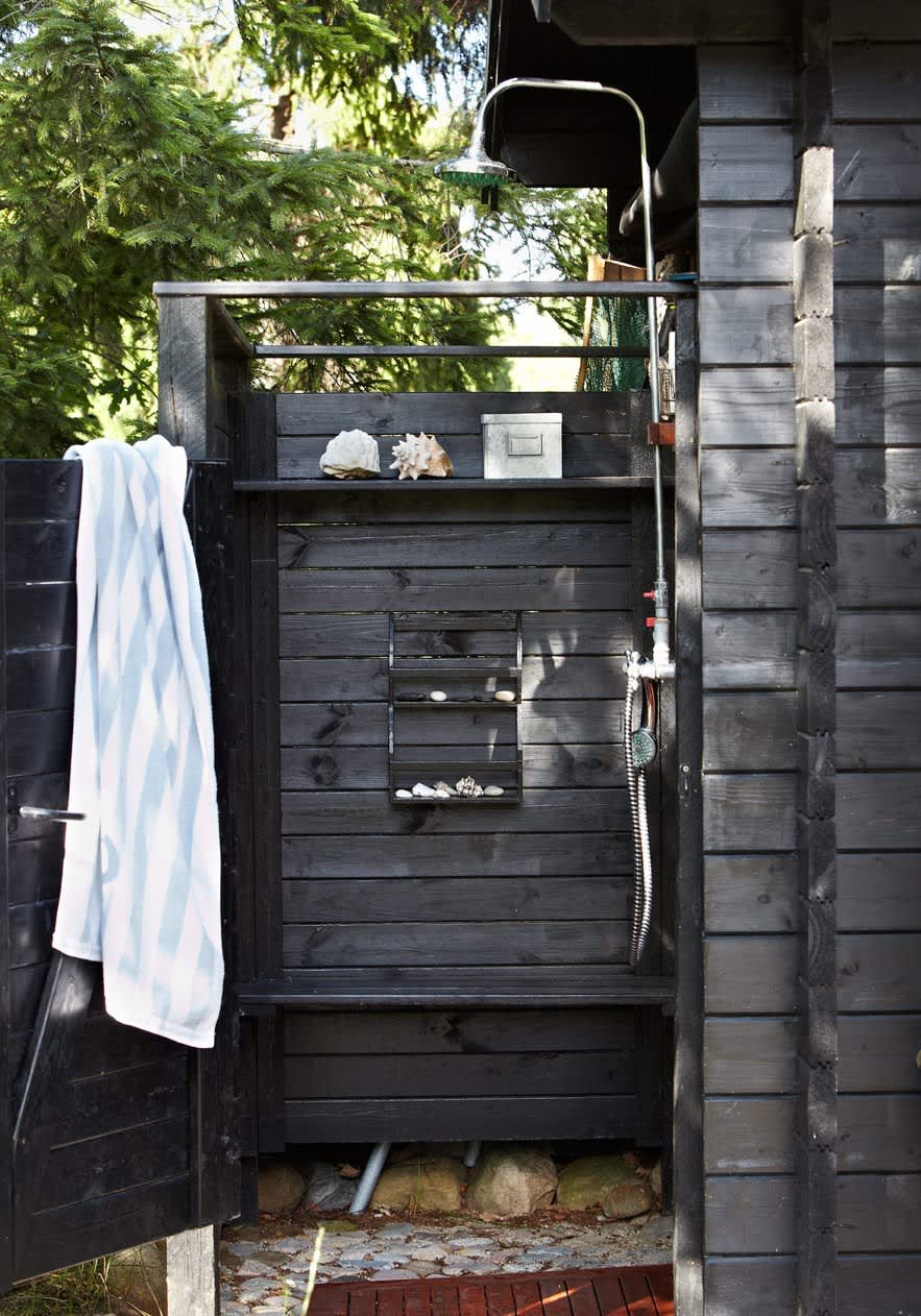 35 Stylish And Refreshing Outdoor Showers - Shelterness