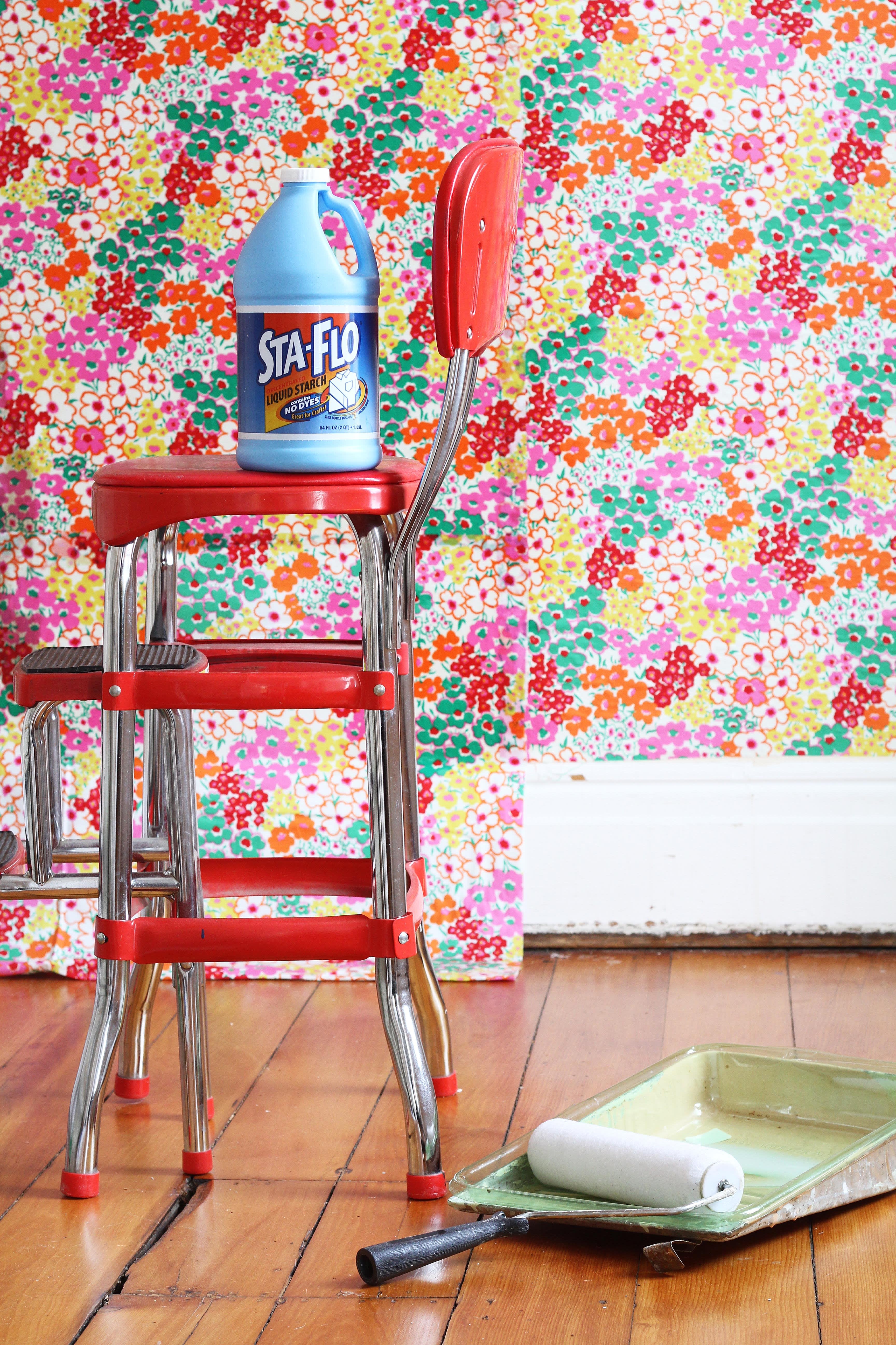 Fabric as Wallpaper: How to Apply It Easily