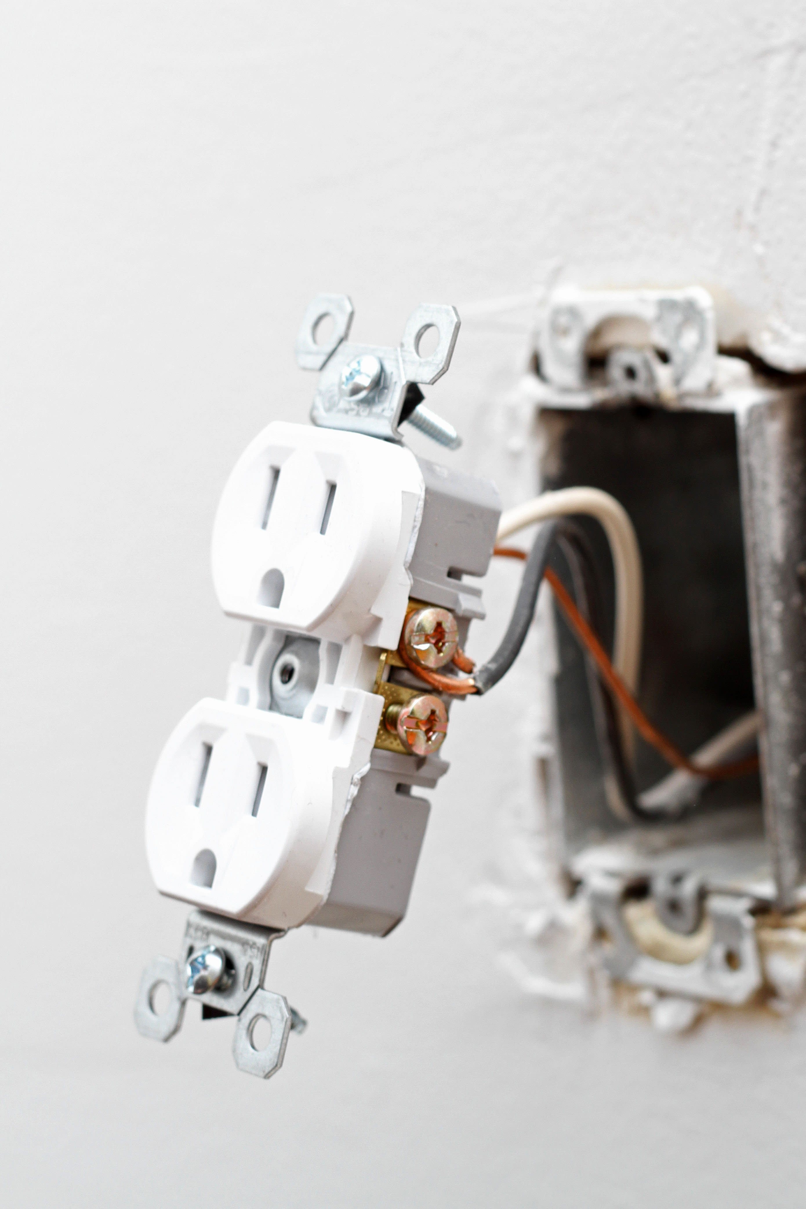 How To Remove An Electrical Outlet How To Replace an Electrical Outlet | Apartment Therapy