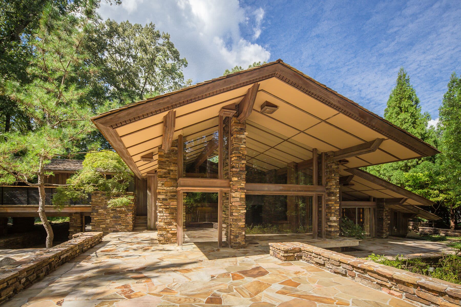 Frank Lloyd Wright Inspired Home Is For Sale | Apartment Therapy