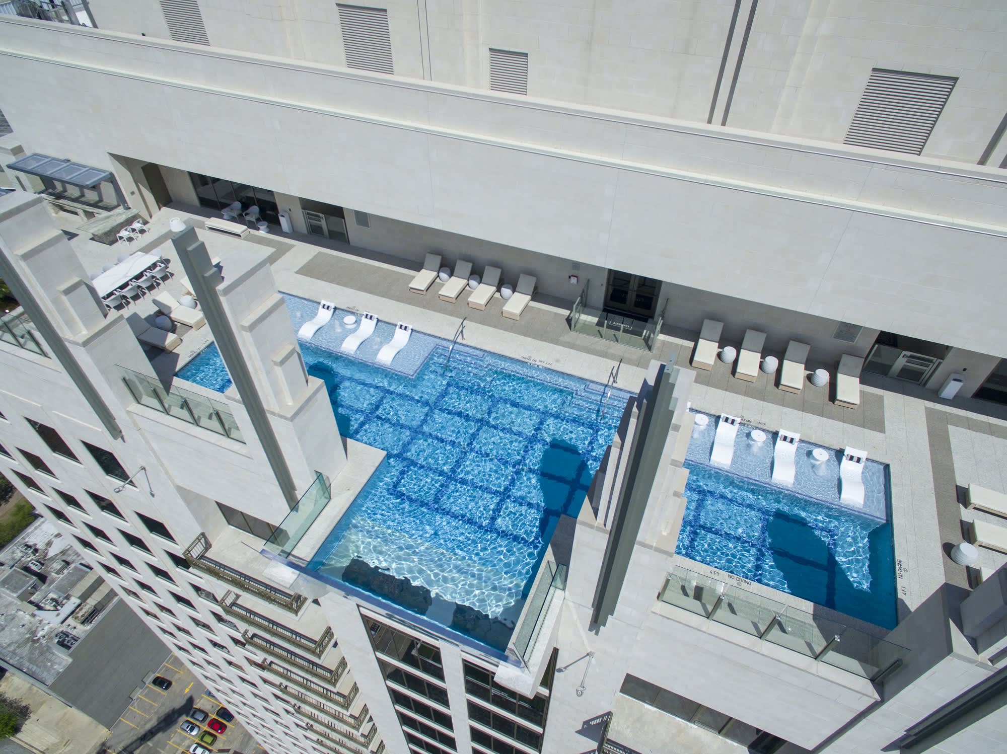 Check Out a Glass Bottomed Pool, 43 Stories Above Houston Apartment