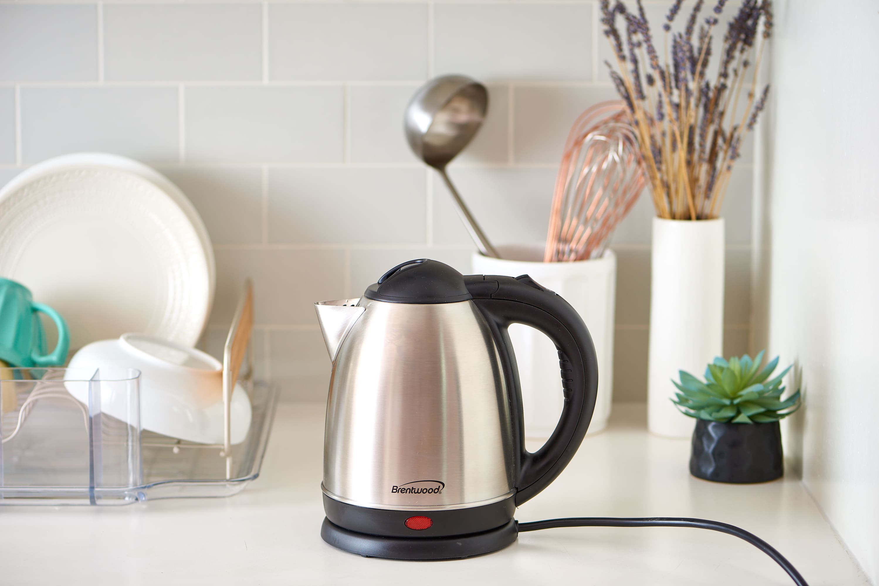 How to descale a kettle using natural products